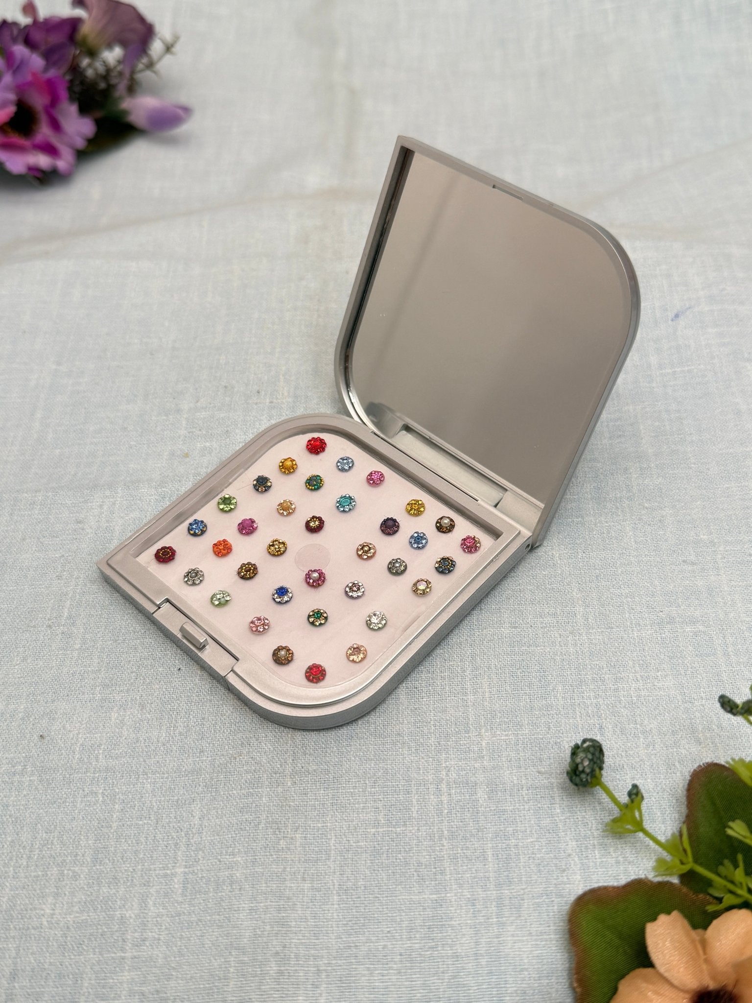 Luxurious Grand Bindi Box 318 - Mahilas
