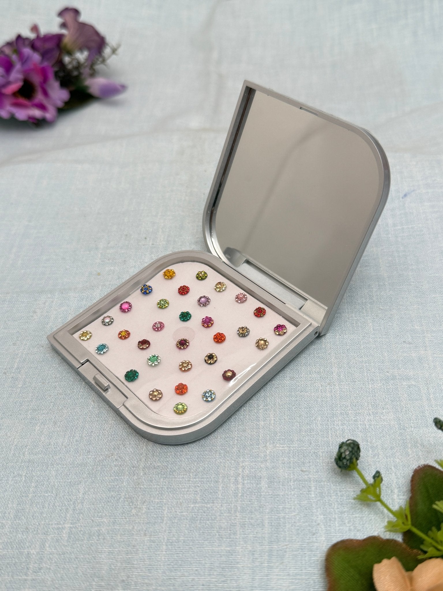 Luxurious Grand Bindi Box 323 - Mahilas