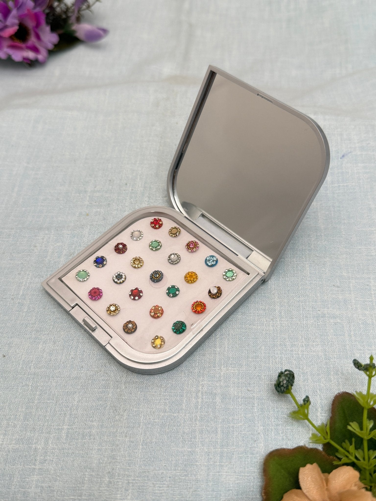 Luxurious Grand Bindi Box 324 - Mahilas