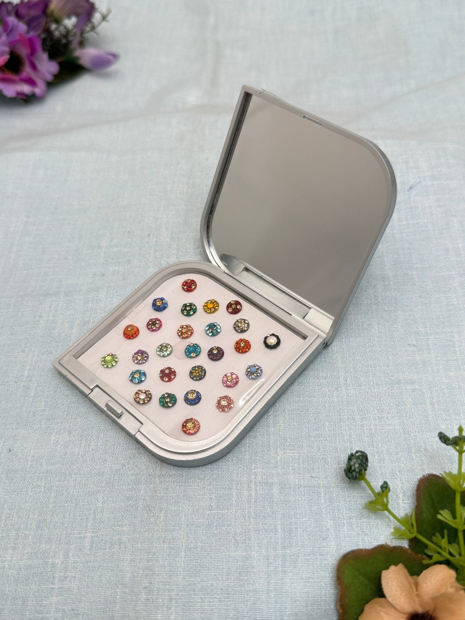 Luxurious Grand Bindi Box 329 - Mahilas