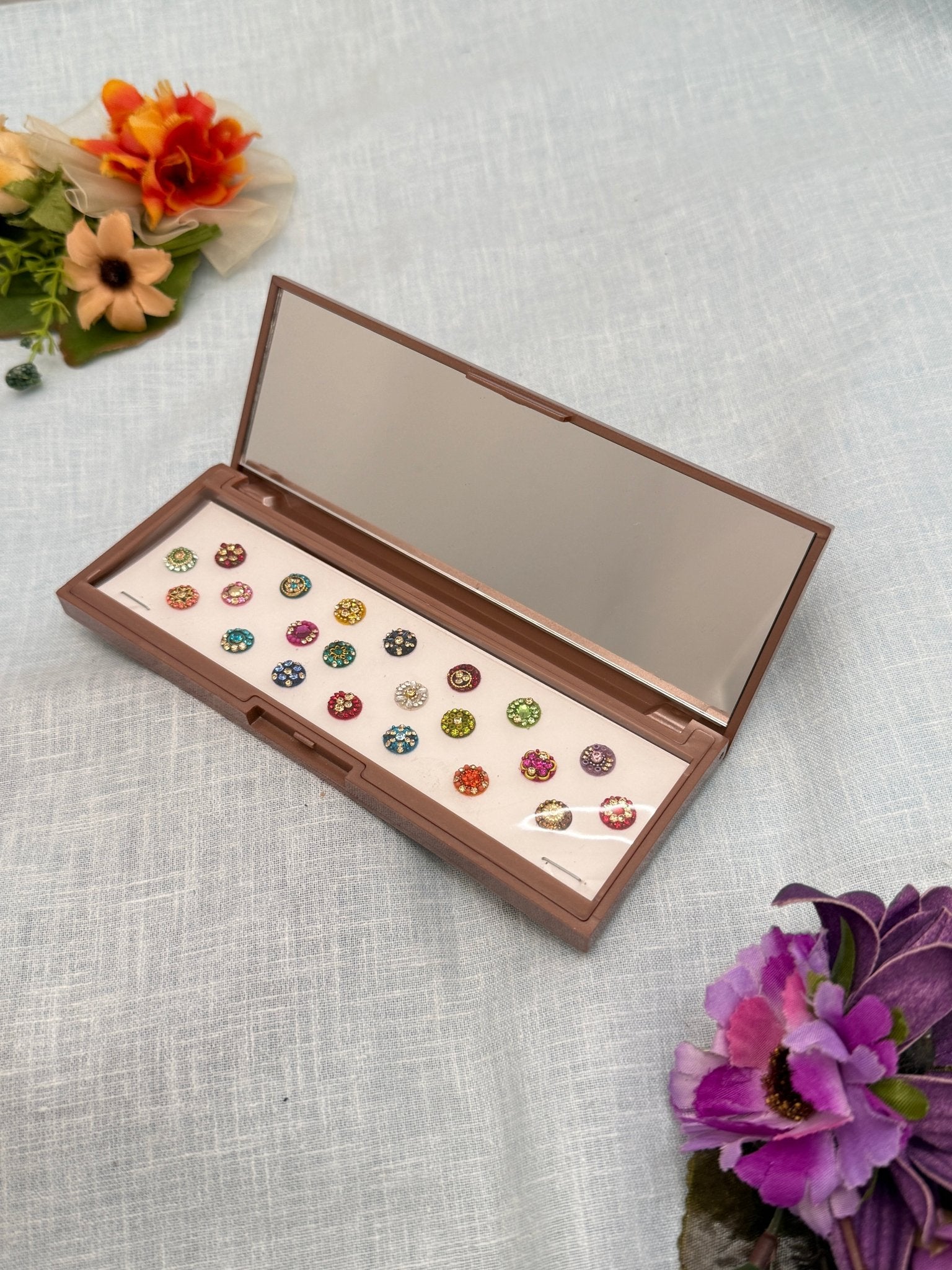 Luxurious Grand Bindi Box 52 - Mahilas