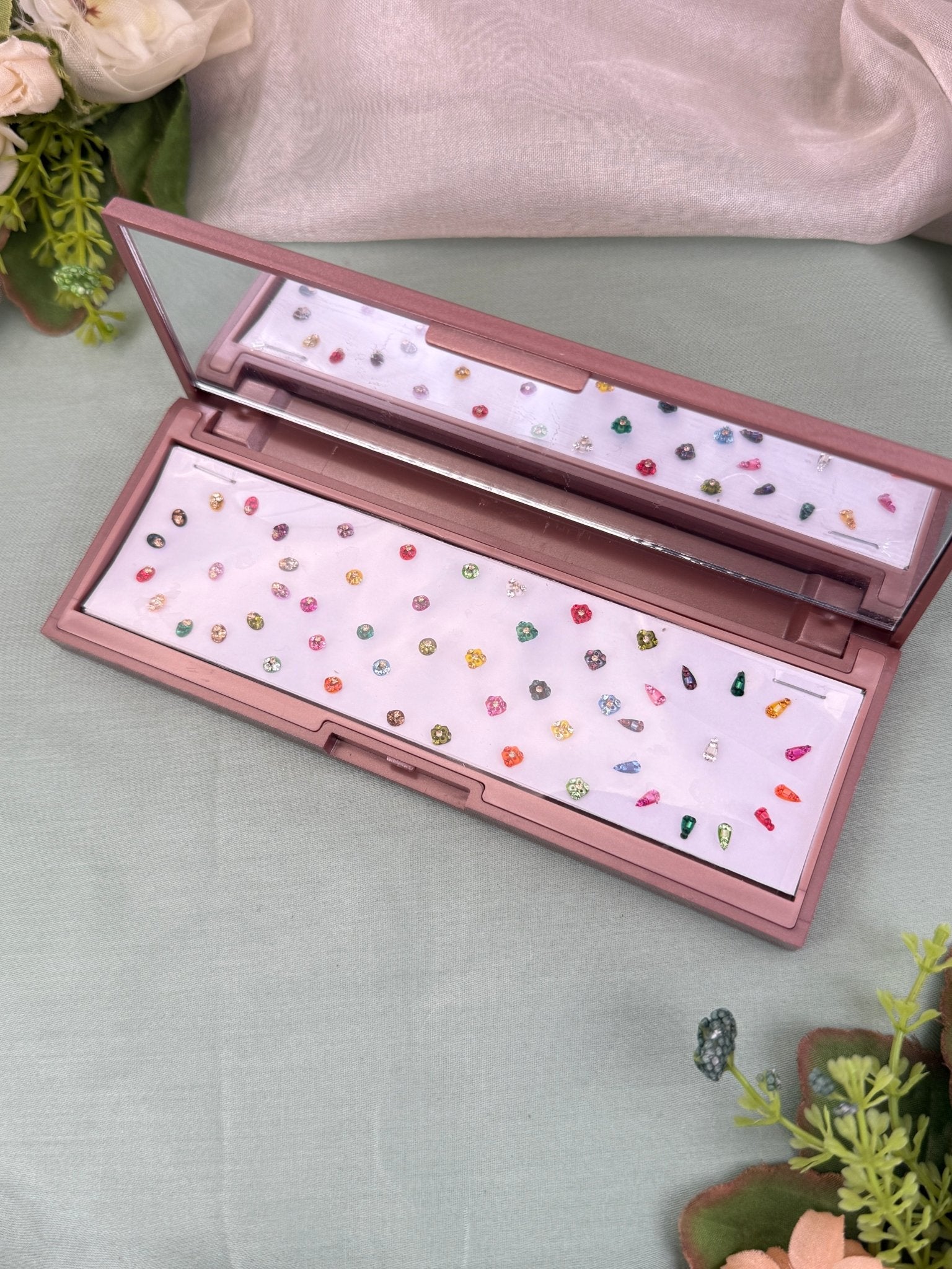 Luxurious Grand Bindi Box 601 - Mahilas