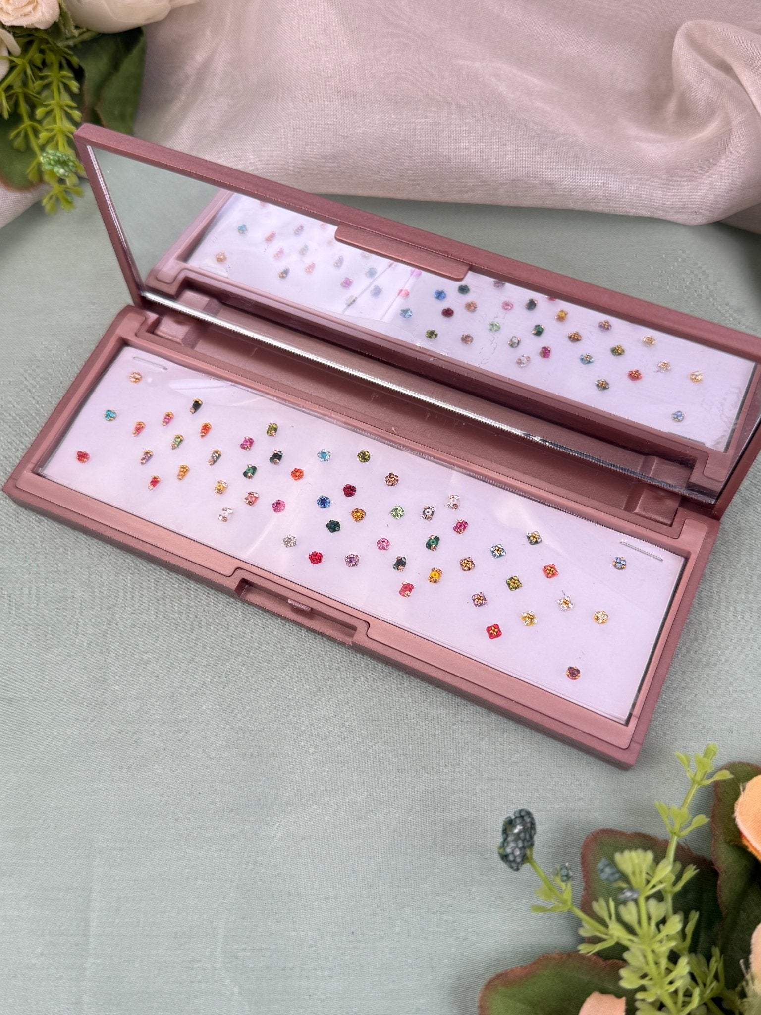 Luxurious Grand Bindi Box 604 - Mahilas