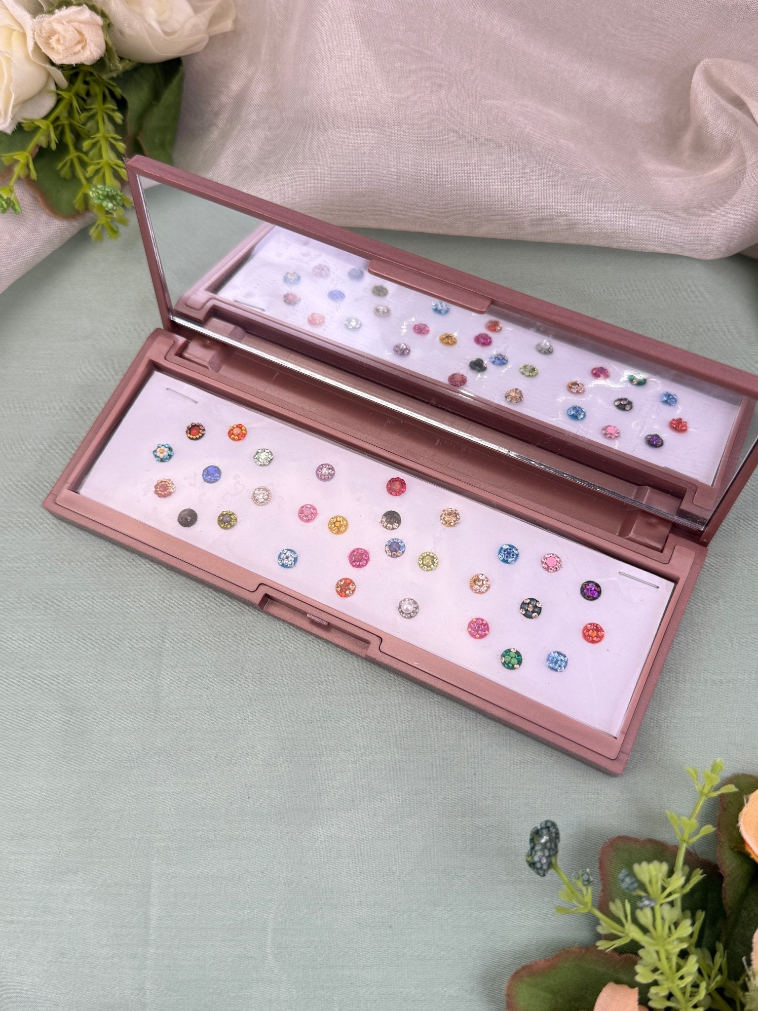 Luxurious Grand Bindi Box 605 - Mahilas