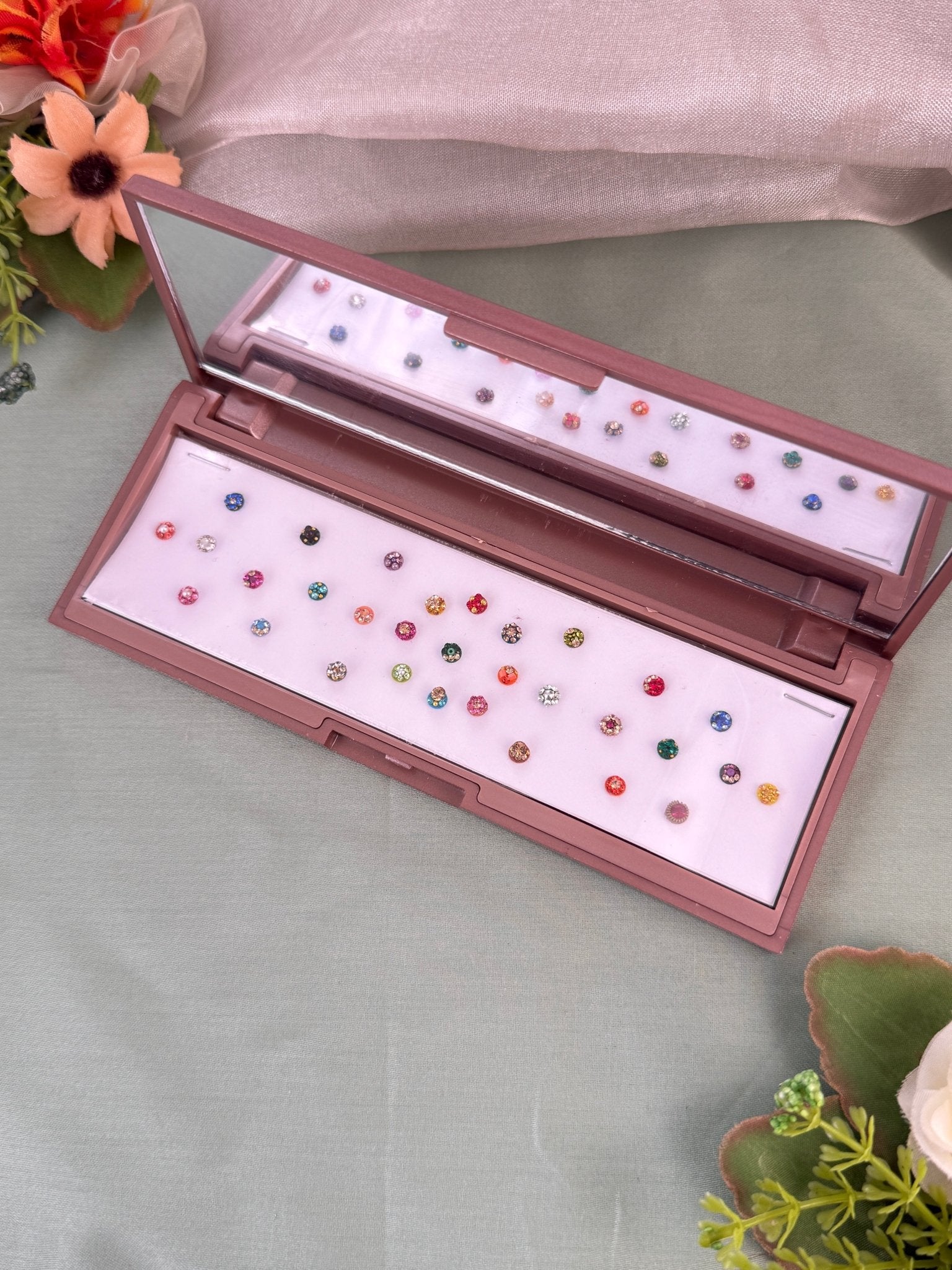 Luxurious Grand Bindi Box 673 - Mahilas