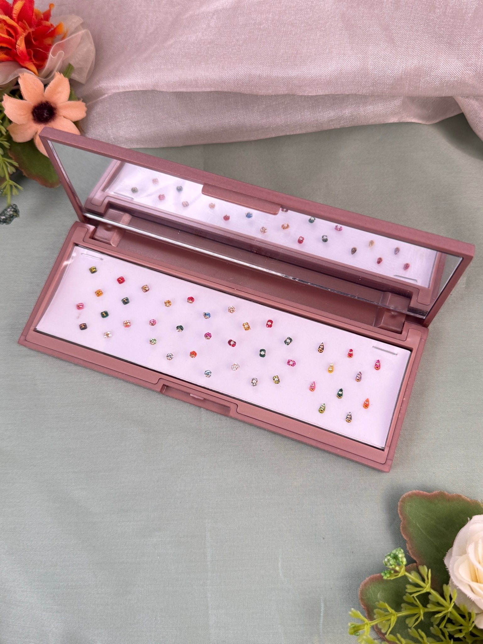 Luxurious Grand Bindi Box 700 - Mahilas