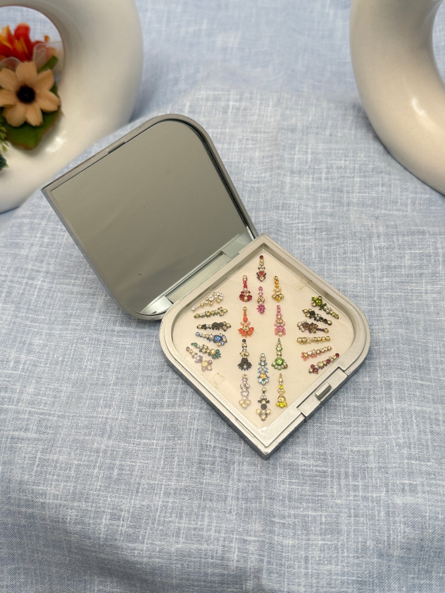 Luxurious Grand Bindi Box 97 - Mahilas