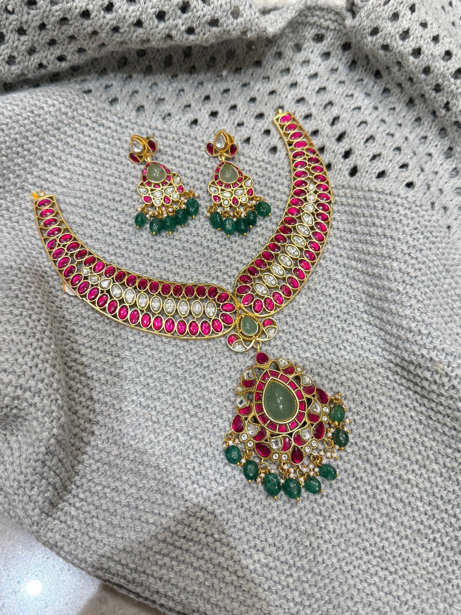 Luxurious Jadau Kundan Hasli Style Short Necklace Set 613 - Mahilas
