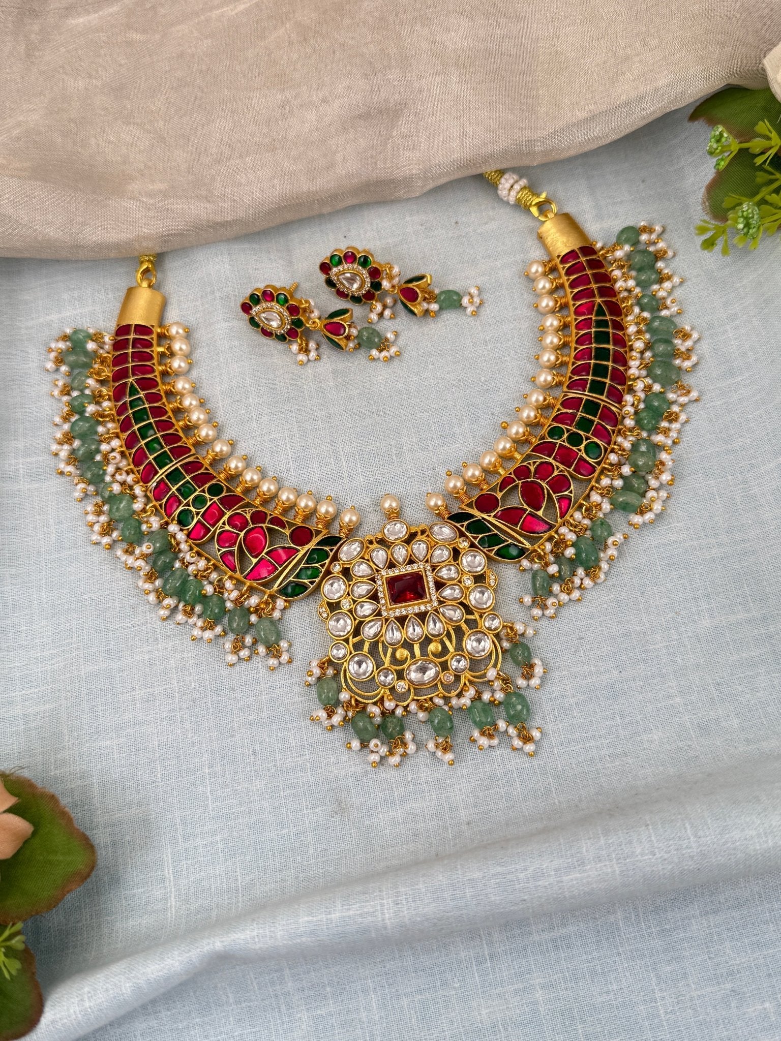 Luxurious Jadau Kundan Hasli Style Short Necklace Set 625 - Mahilas