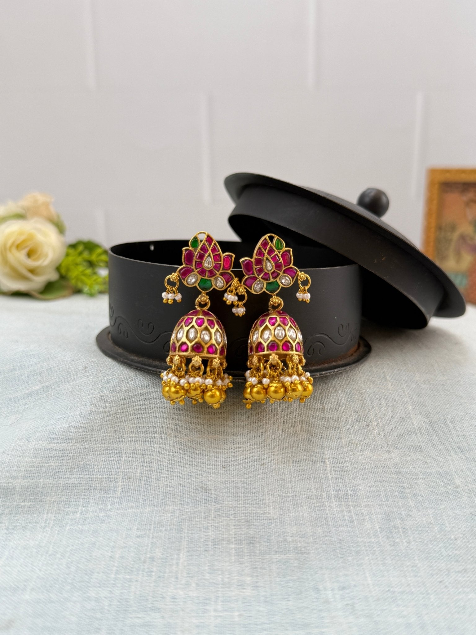 Luxurious Jadau Kundan Jhumka Earrings 0593 - Mahilas