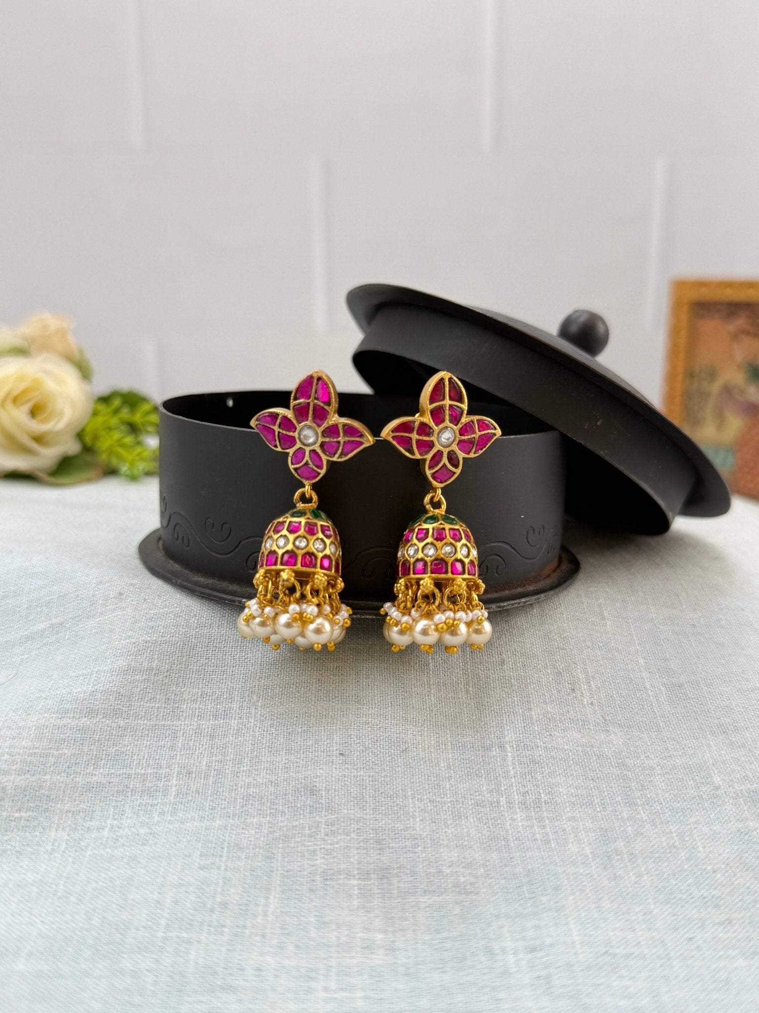 Luxurious Jadau Kundan Jhumka Earrings 0594 - Mahilas