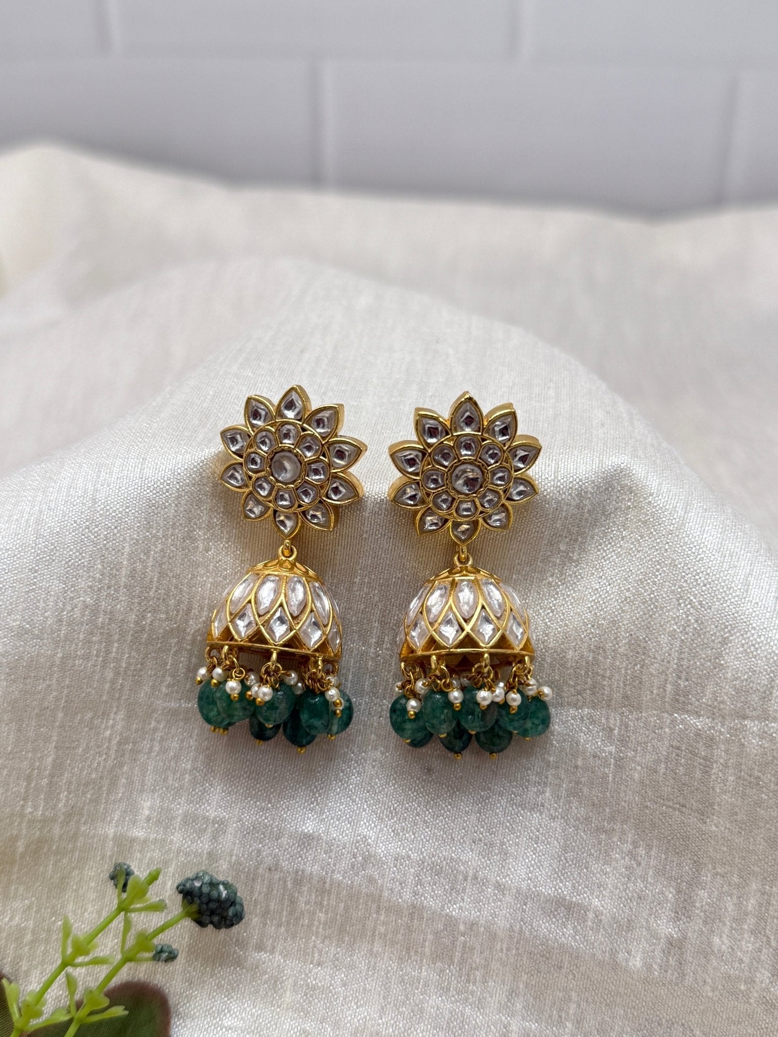 Luxurious Jadau Kundan Jhumka Earrings 1209 - Mahilas
