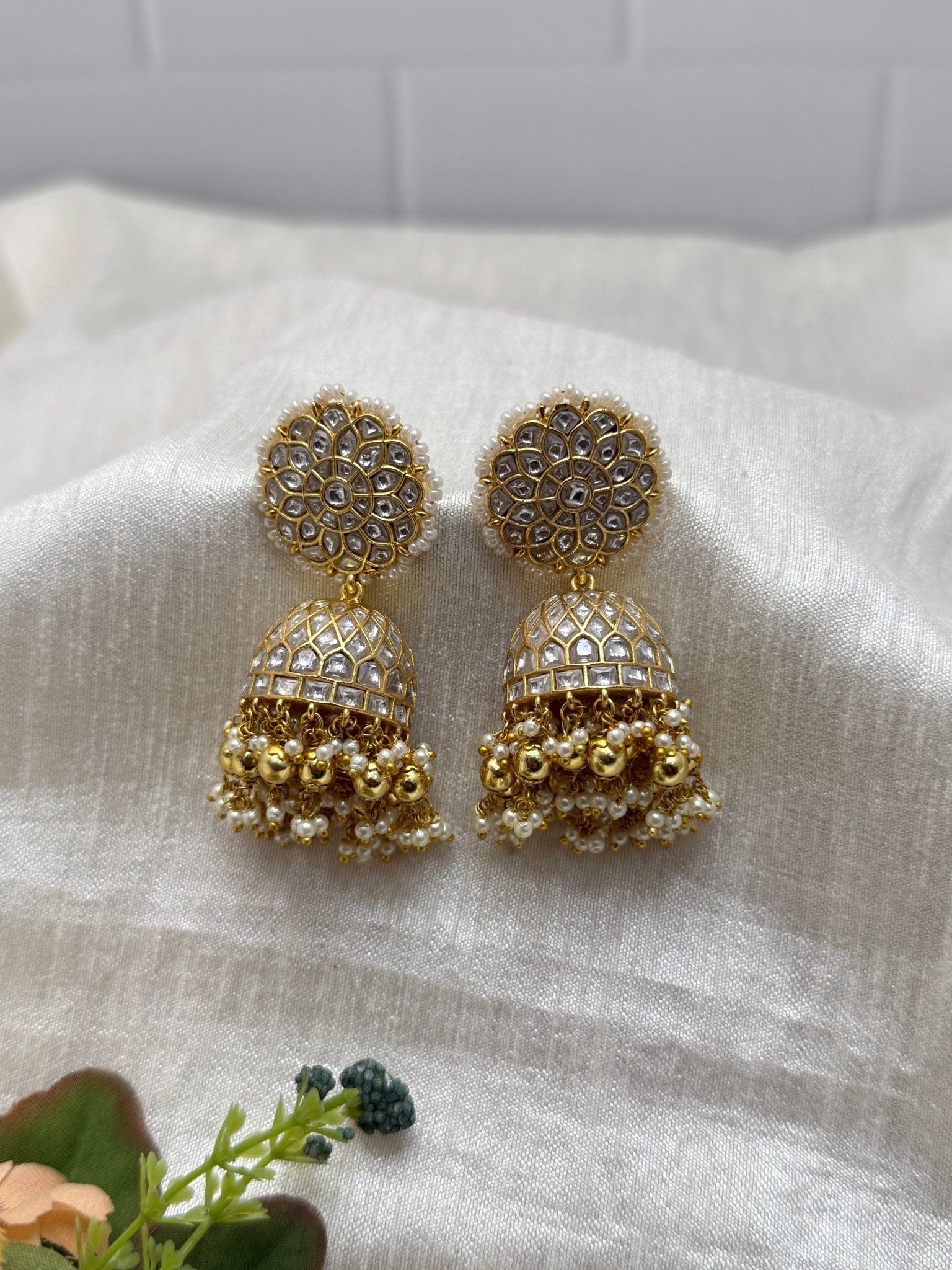Luxurious Jadau Kundan Jhumka Earrings 1212 - Mahilas