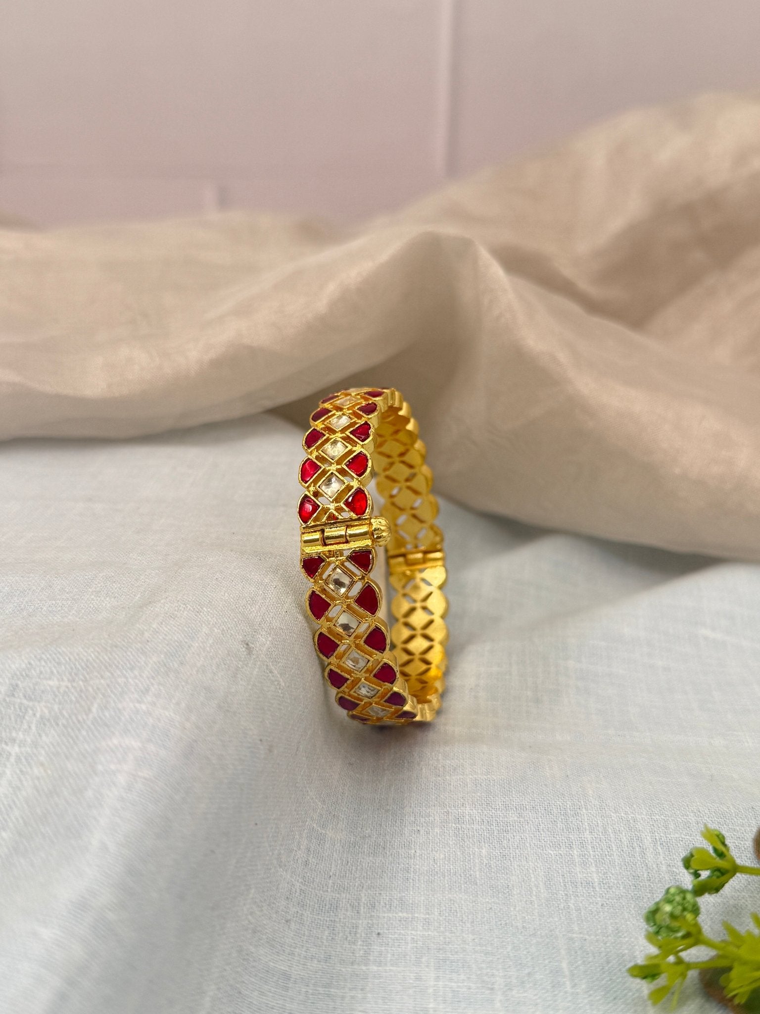 Luxurious Jadau Kundan Kada Bangle 1154 - Mahilas