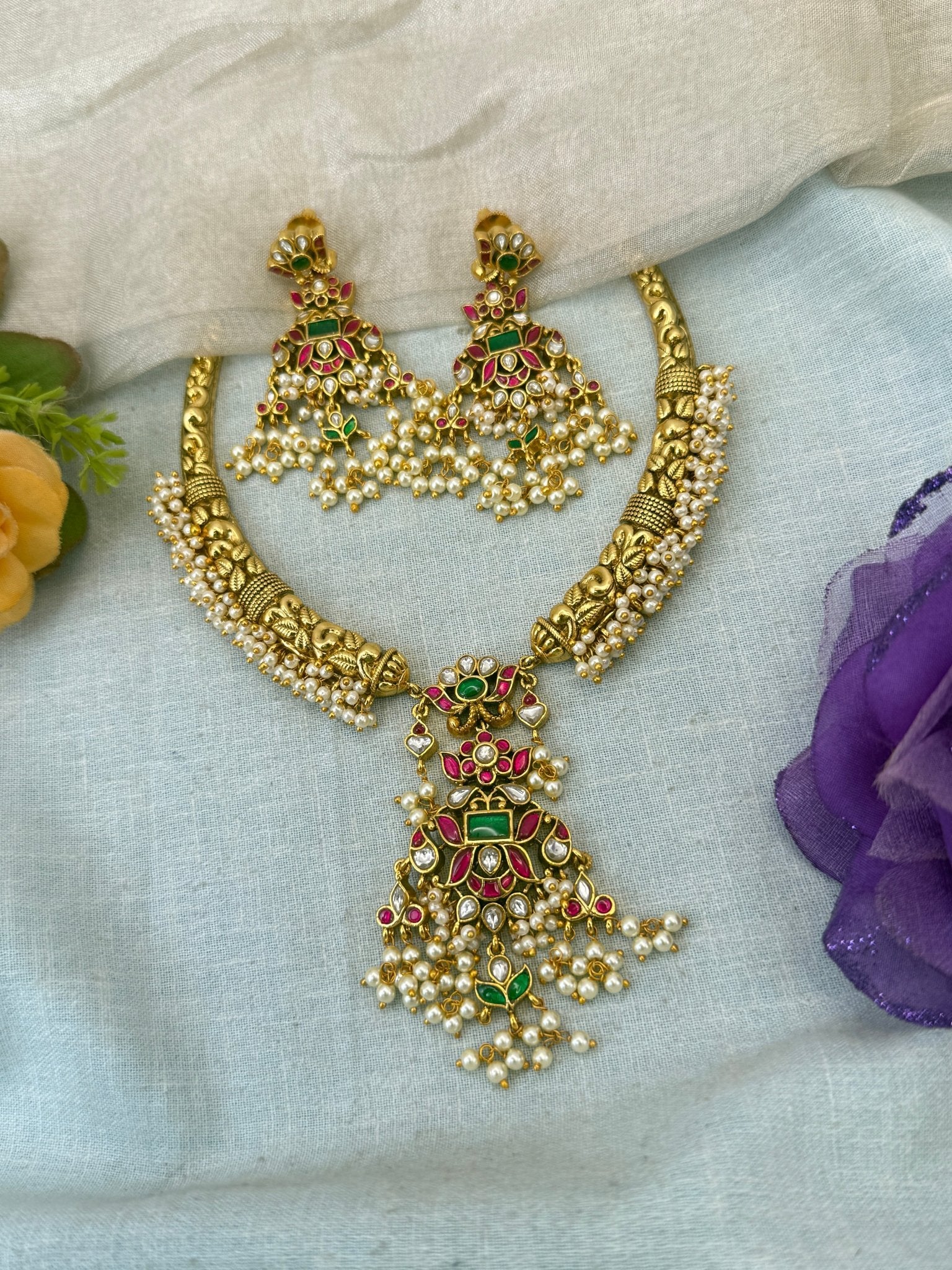 Luxurious Jadau Kundan Kanti Style Pendant Necklace Set 0995 - Mahilas