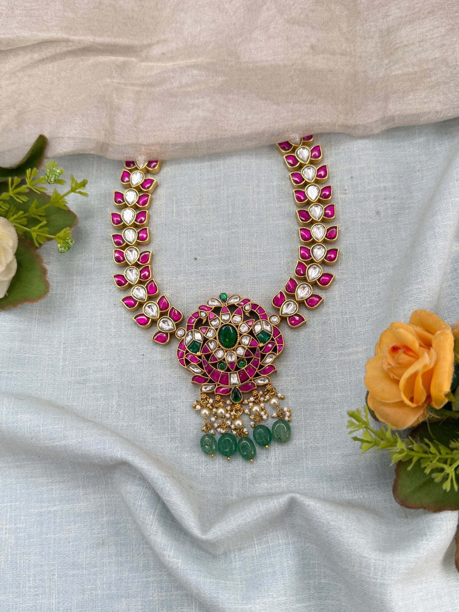 Luxurious Jadau Kundan Lotus Short Necklace Set 0979 - Mahilas