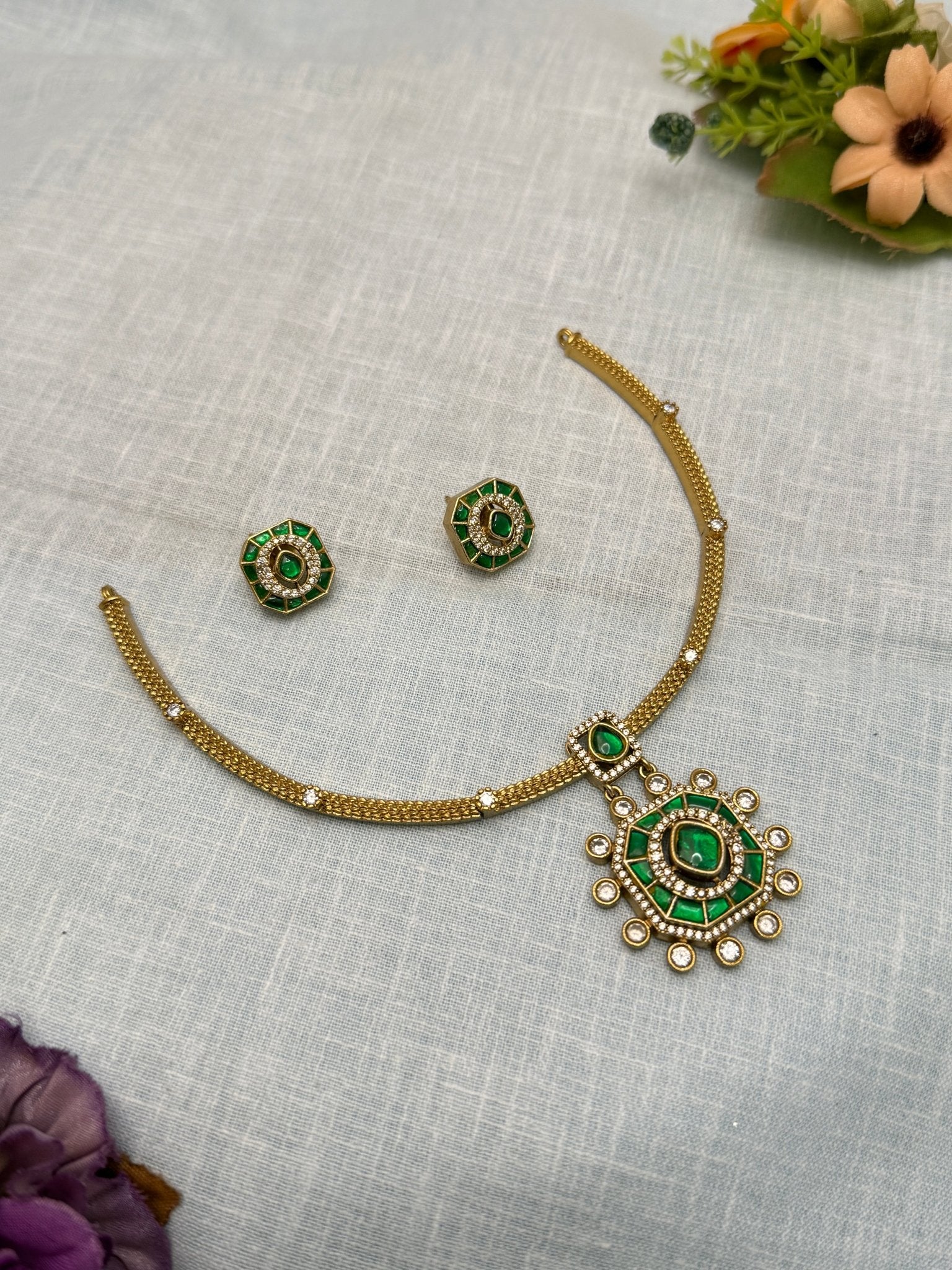 Luxurious Jadau Kundan Pendant Necklace Set 434 - Mahilas