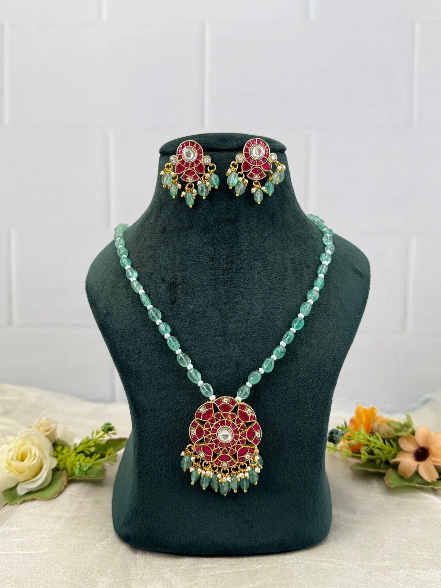 Luxurious Jadau Kundan Pendant Necklace Set 533 - Mahilas