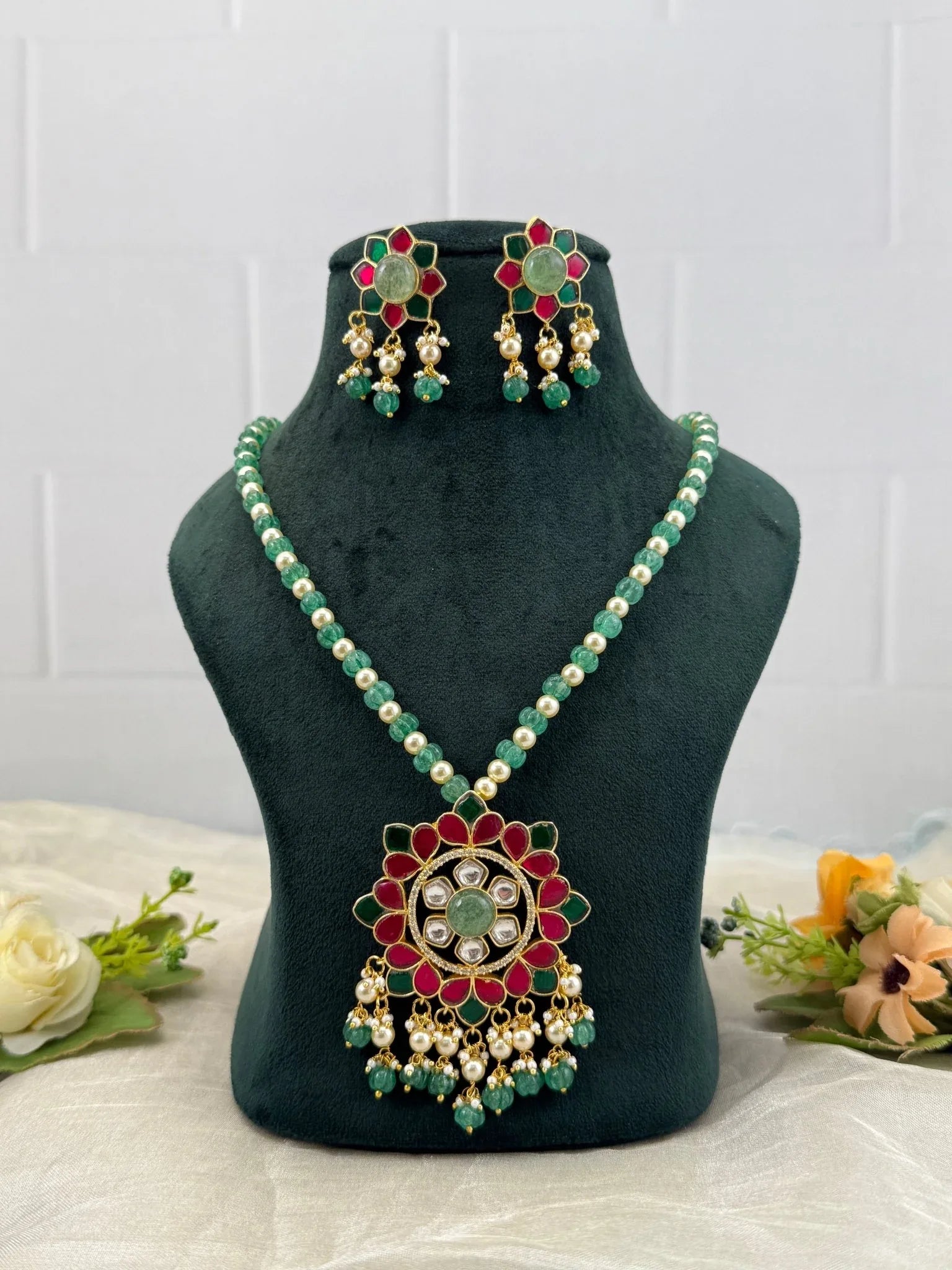 Luxurious Jadau Kundan Pendant Necklace Set 534 - Mahilas