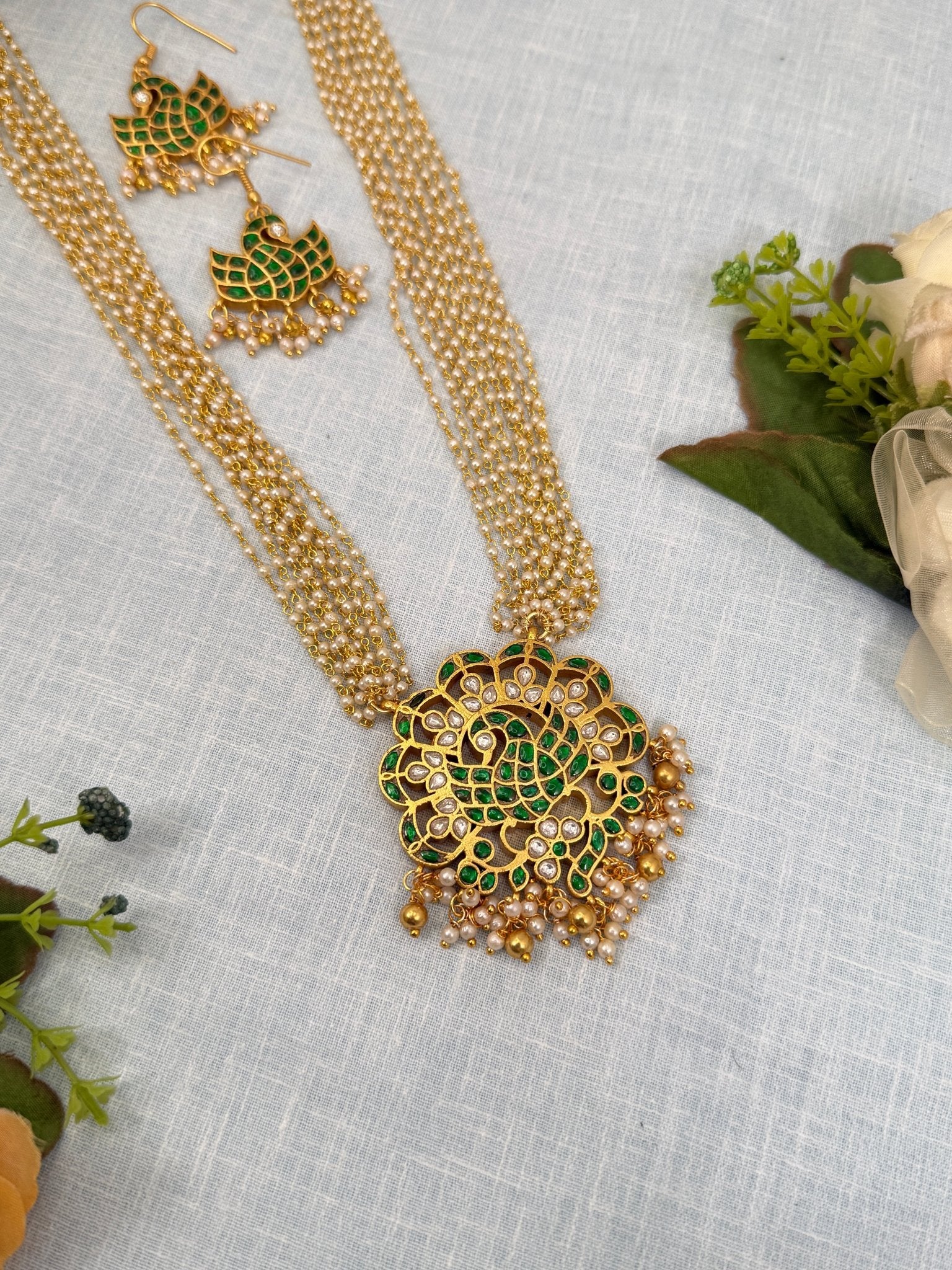 Luxurious Jadau Kundan Reversible Ganda Berunda Pendant 165 - 6 cm with Pearl Chain - Mahilas