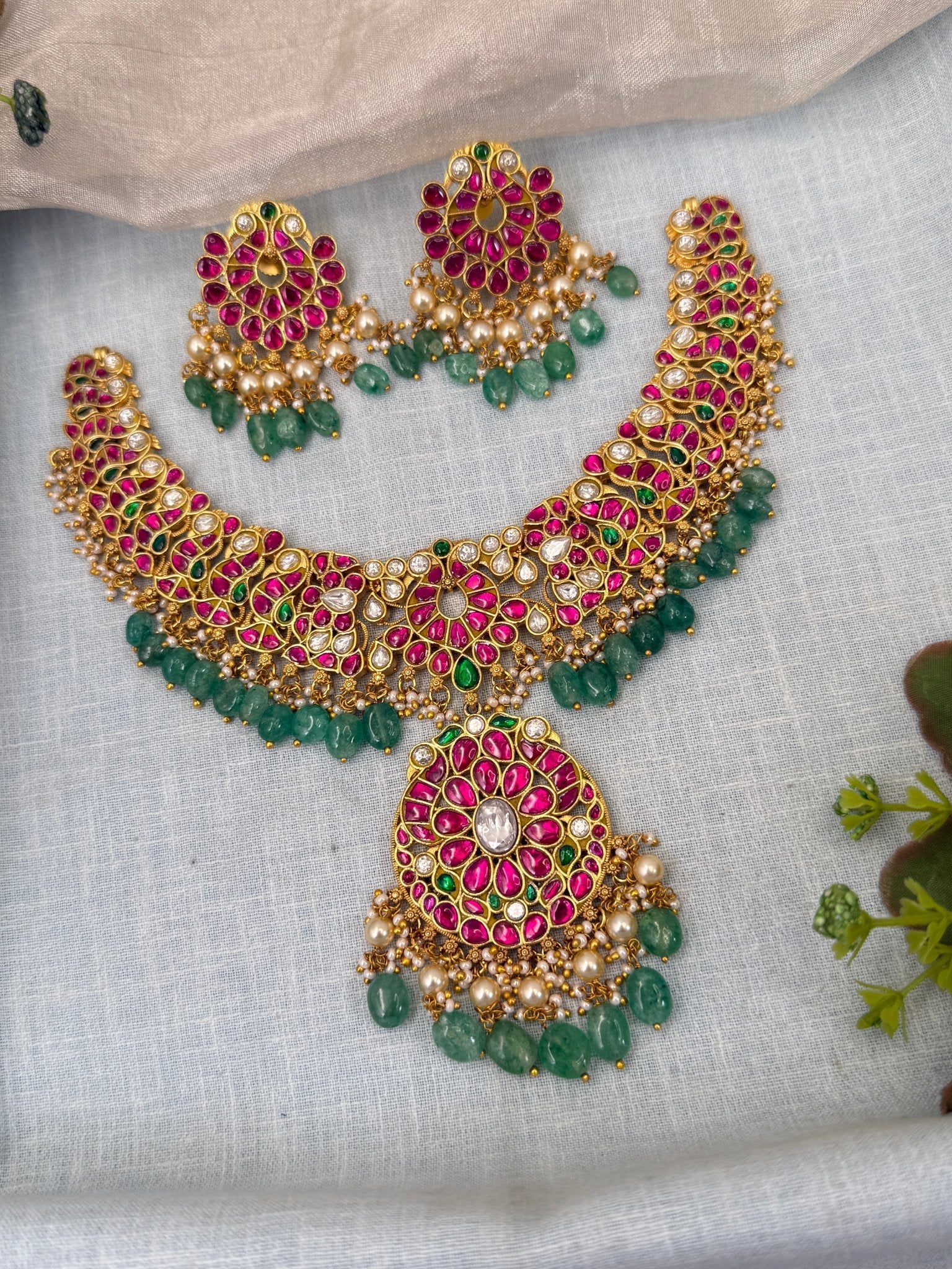 Luxurious Jadau Kundan Short Necklace Set 0386 - Mahilas