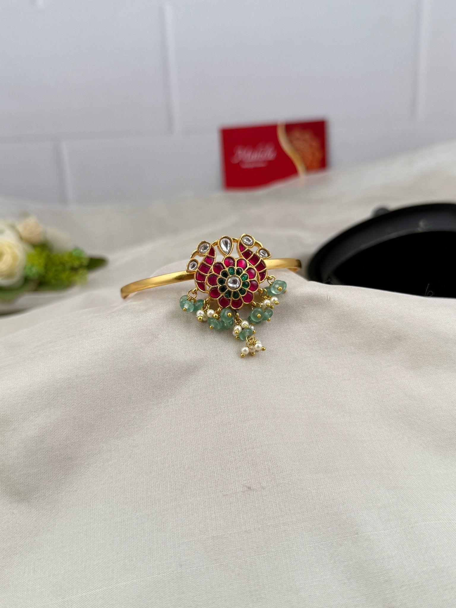 Luxurious Jadau Kundan Vanki Bajubandh 4115 - Mahilas