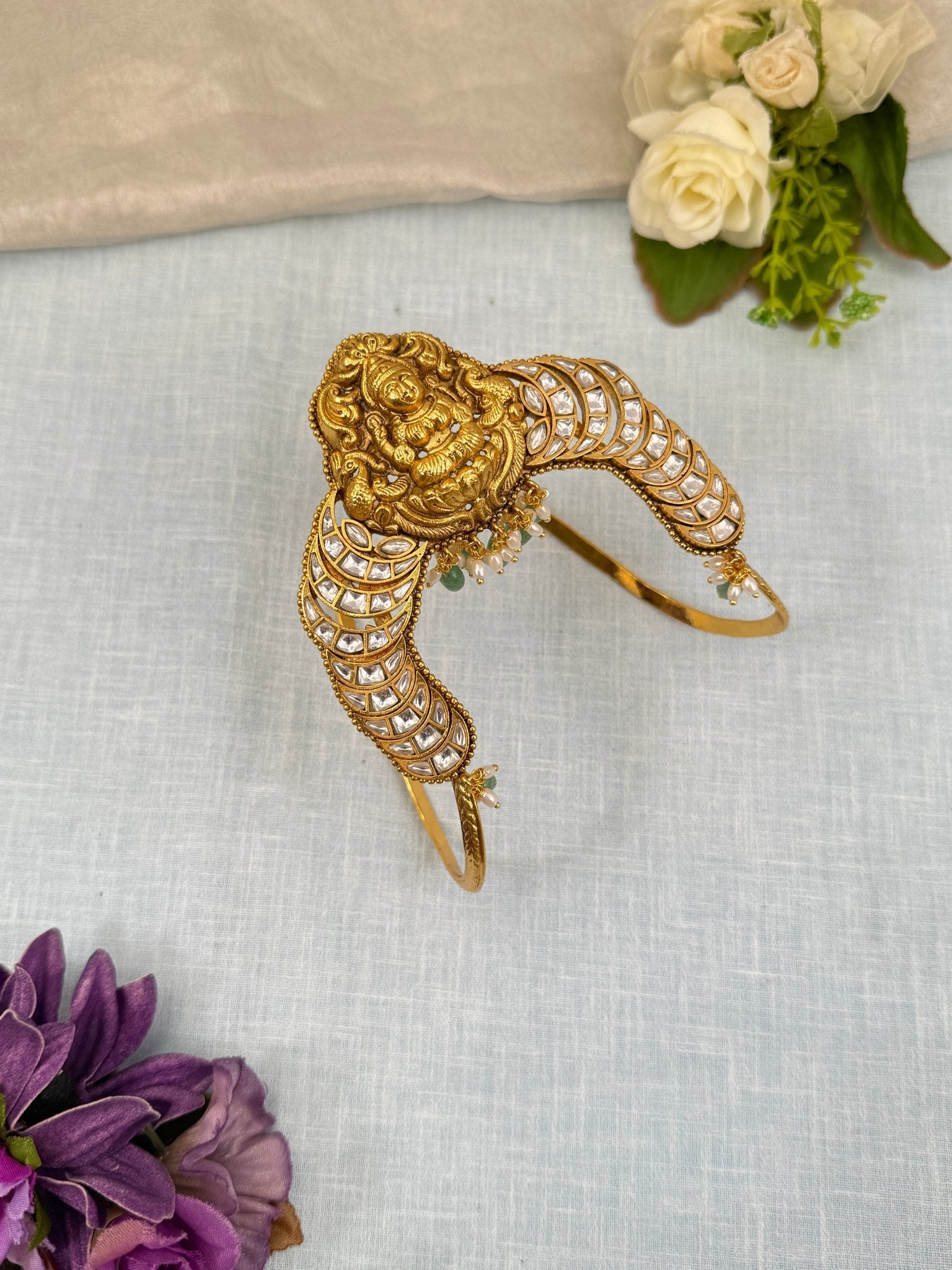 Luxurious Jadau Kundan Vanki Bajubandh 4127 - Mahilas