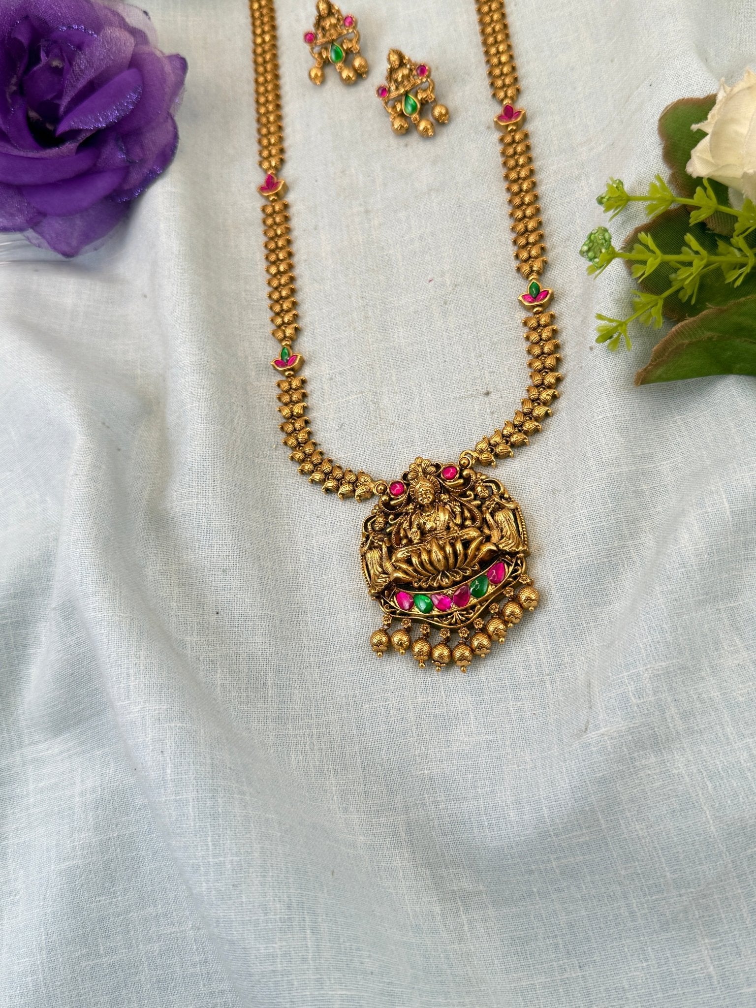 Luxurious Jadau Pendant Long Necklace Set 0868 - Mahilas