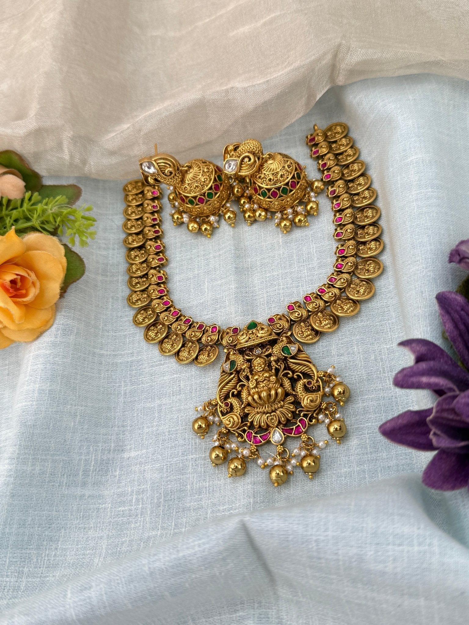 Luxurious Kaasu Short Jadau Pendant Necklace Set 0900 - Mahilas