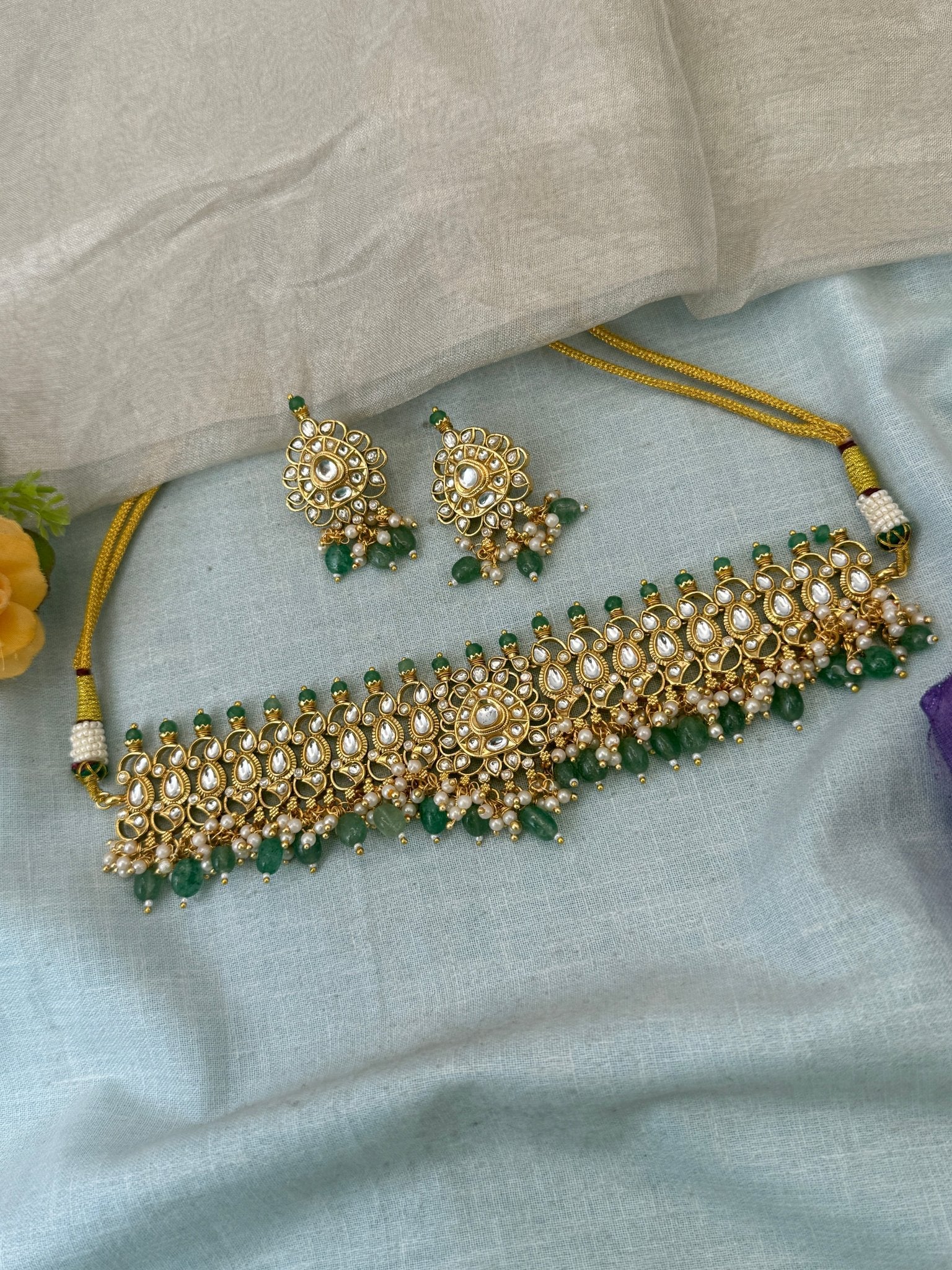 Luxurious Kundan Choker Necklace Set 0993 - Mahilas