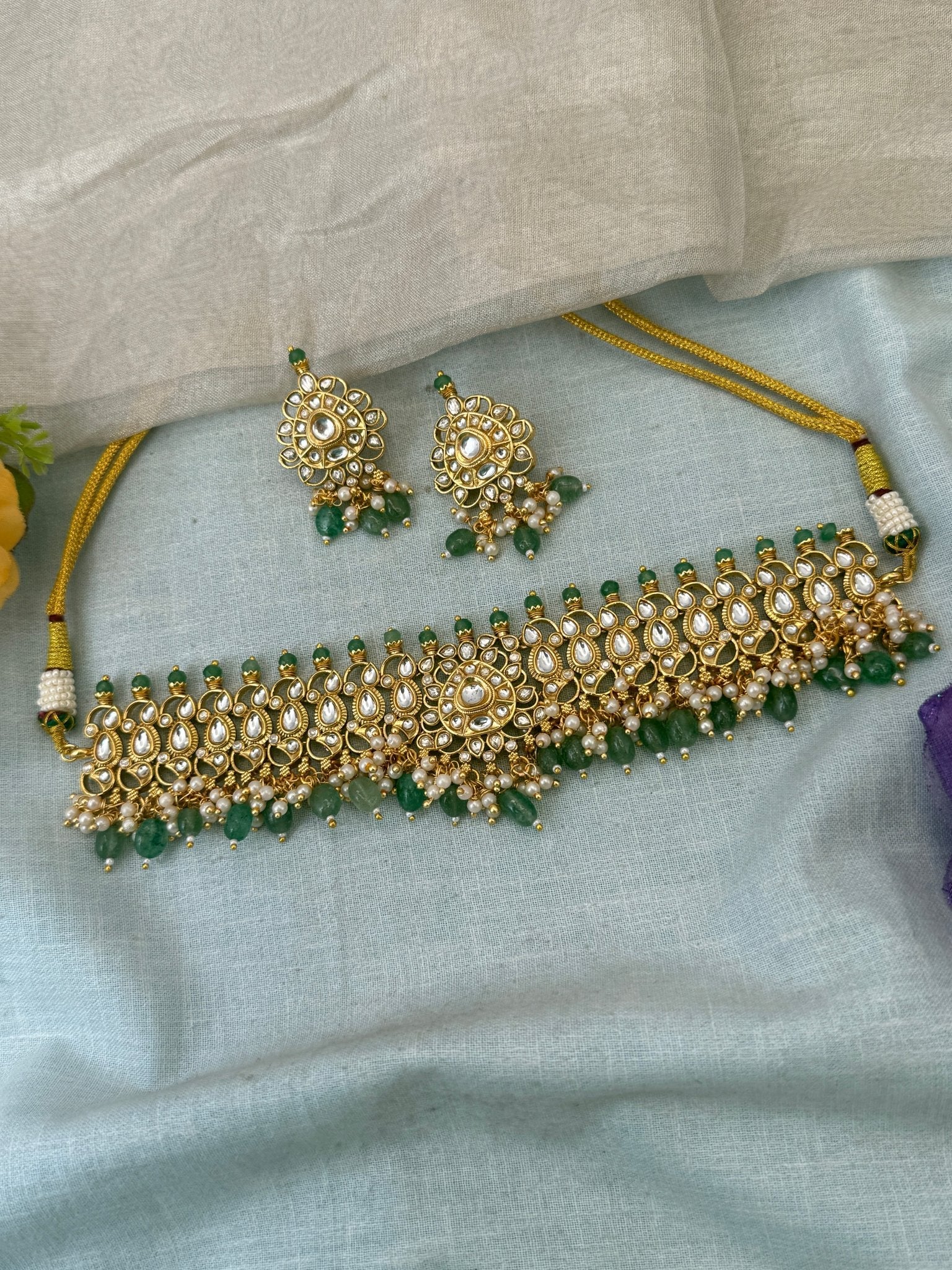 Luxurious Kundan Choker Necklace Set 0993 - Mahilas
