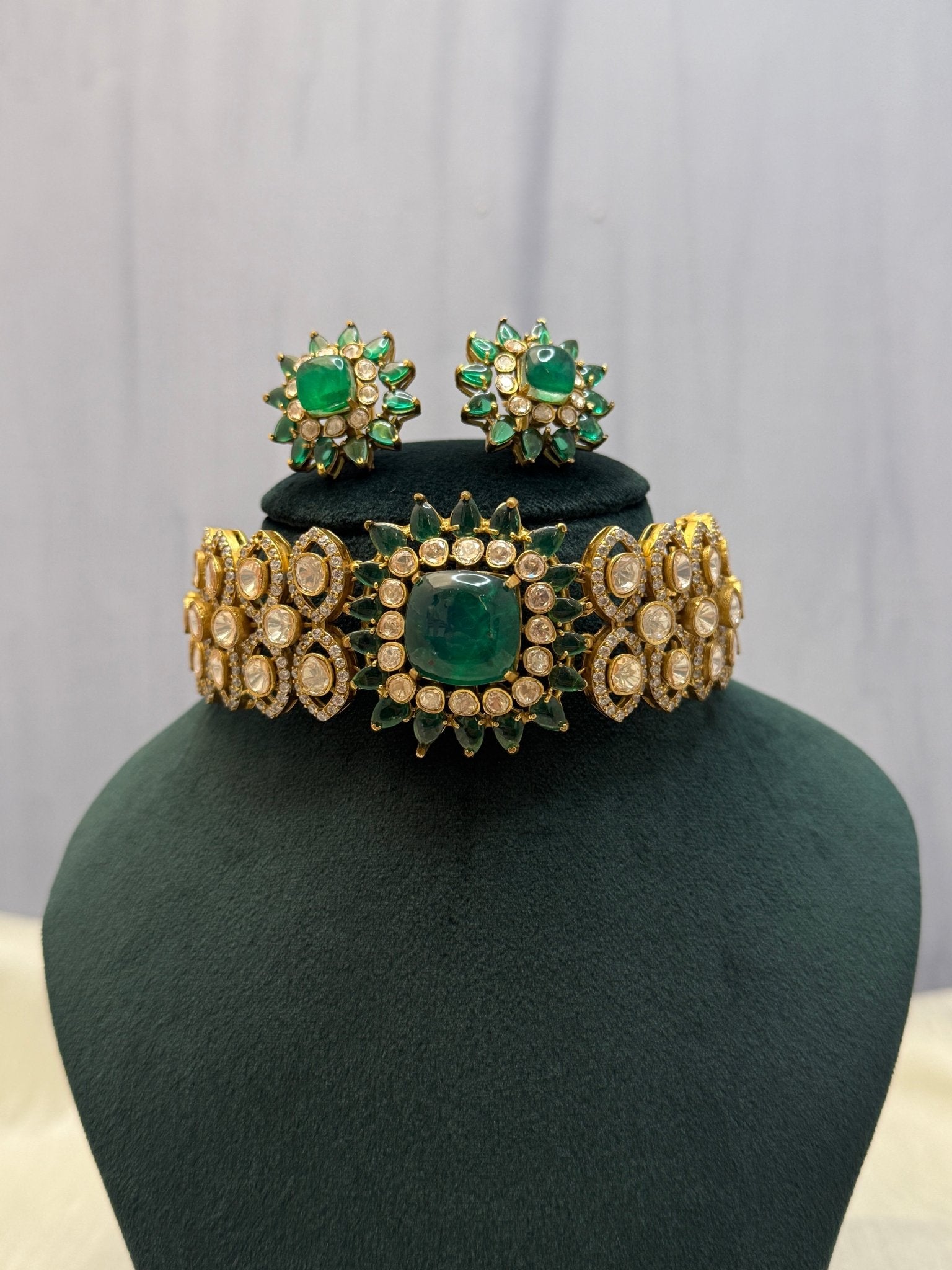 Luxurious Kundan Choker Necklace Set 1132 - Mahilas