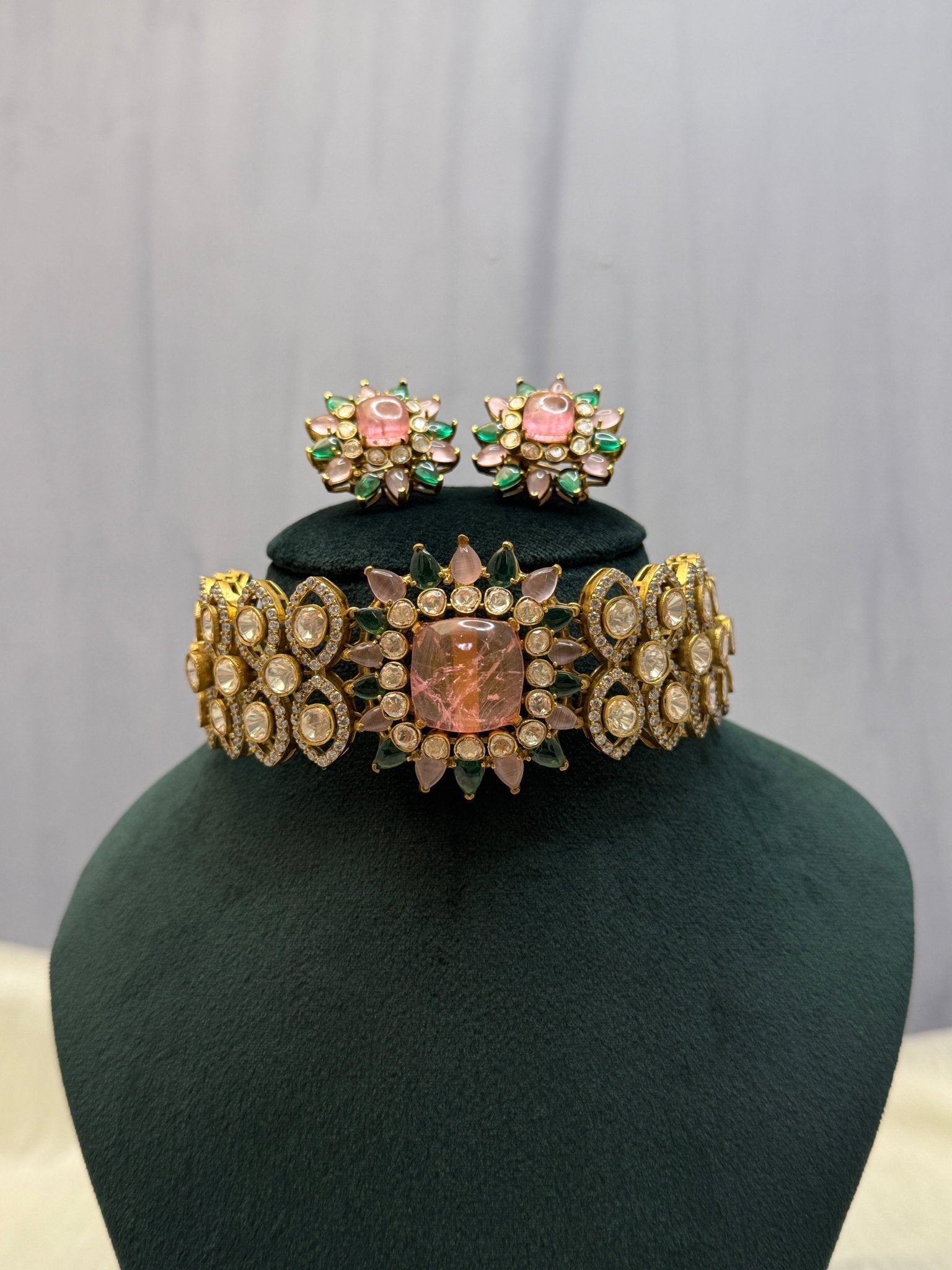 Luxurious Kundan Choker Necklace Set 1133 - Mahilas