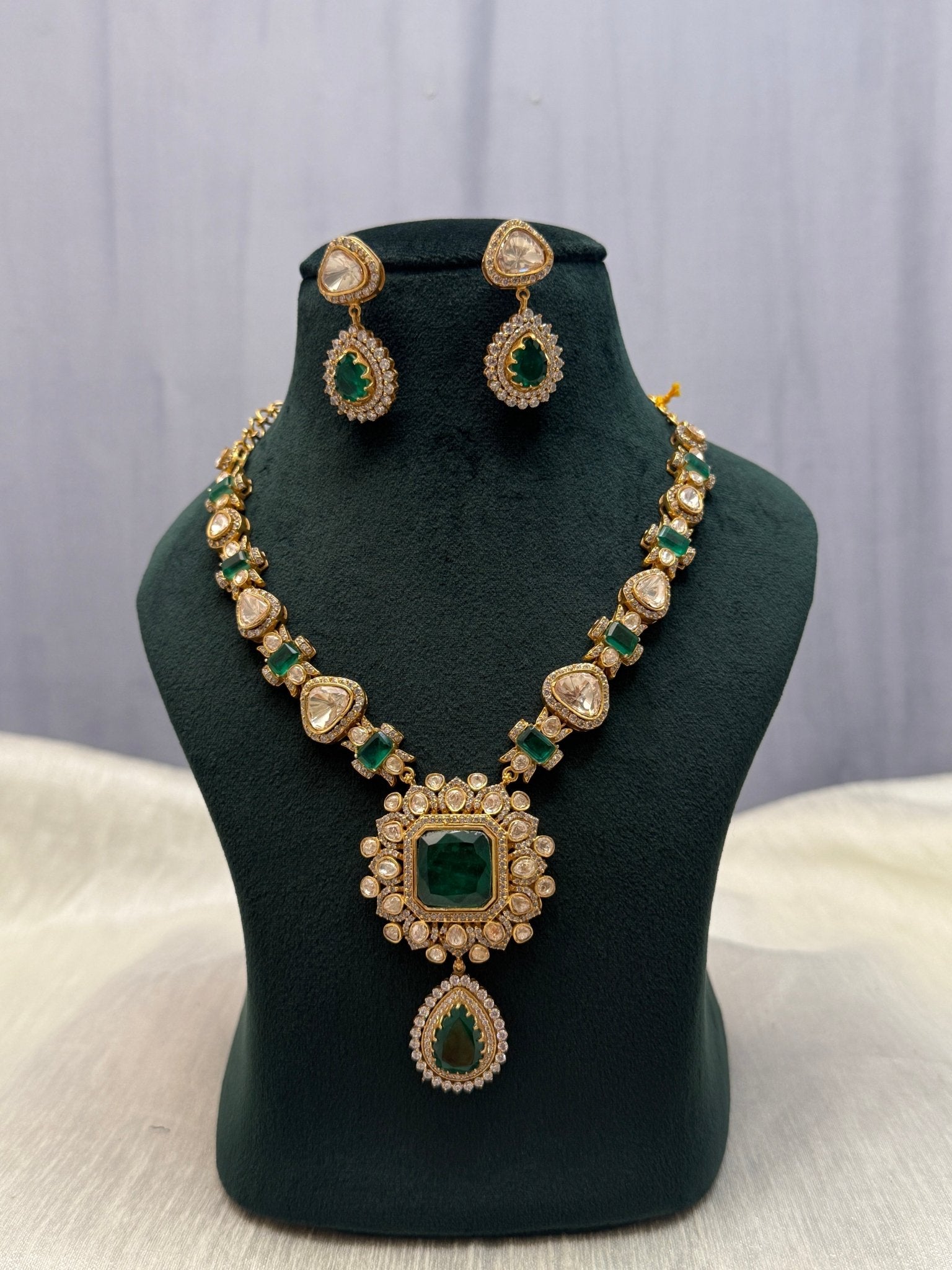 Luxurious Kundan Necklace Set 1138 - Mahilas