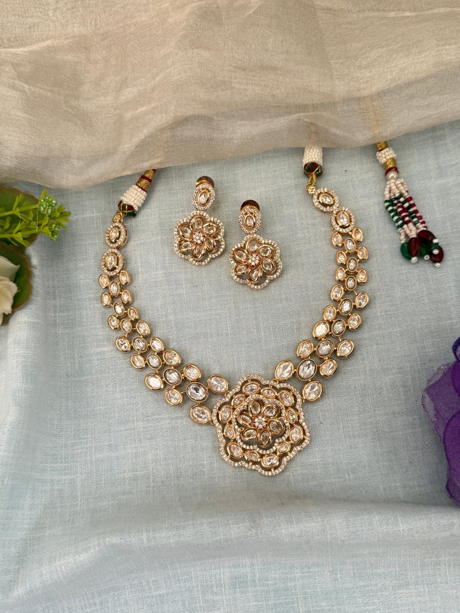Luxurious Kundan Short Necklace Set 0711 - Mahilas