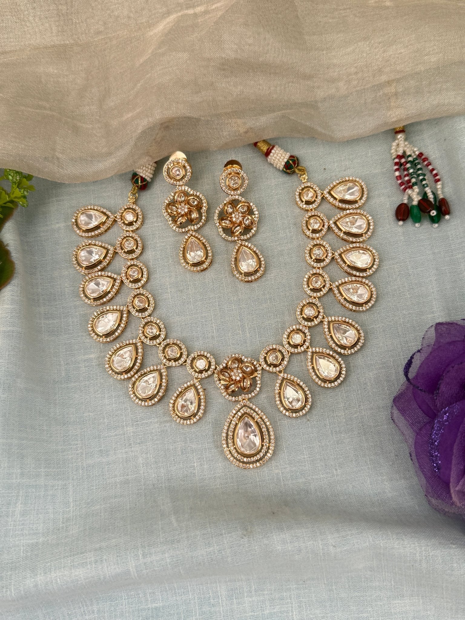 Luxurious Kundan Short Necklace Set 0713 - Mahilas