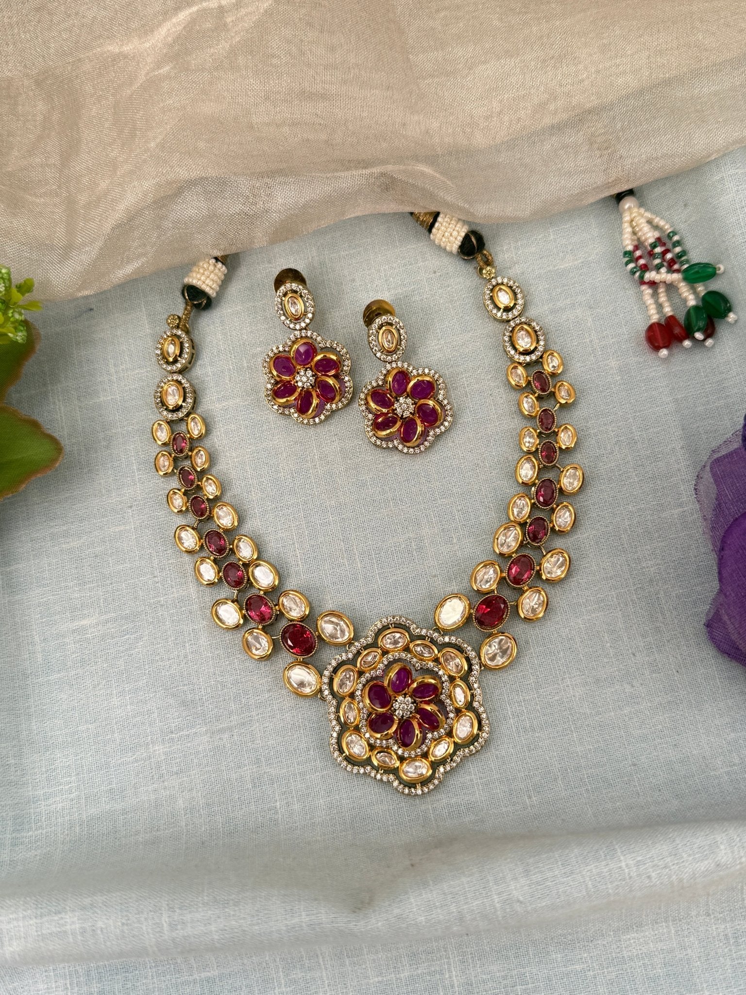 Luxurious Kundan Short Necklace Set 0715 - Mahilas