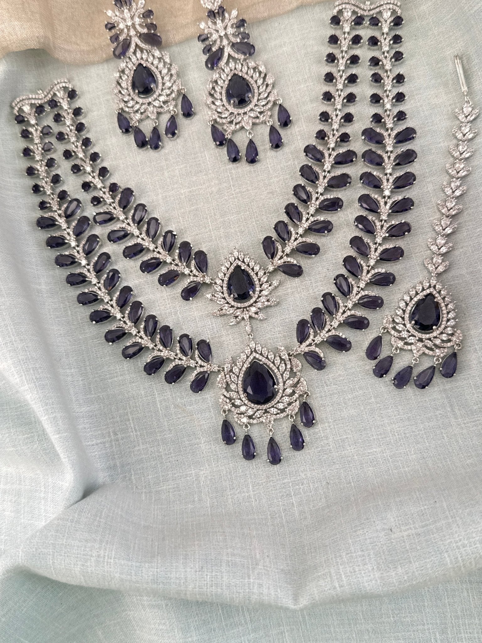 Luxurious Layer Stone Short Necklace Set 840 - Mahilas