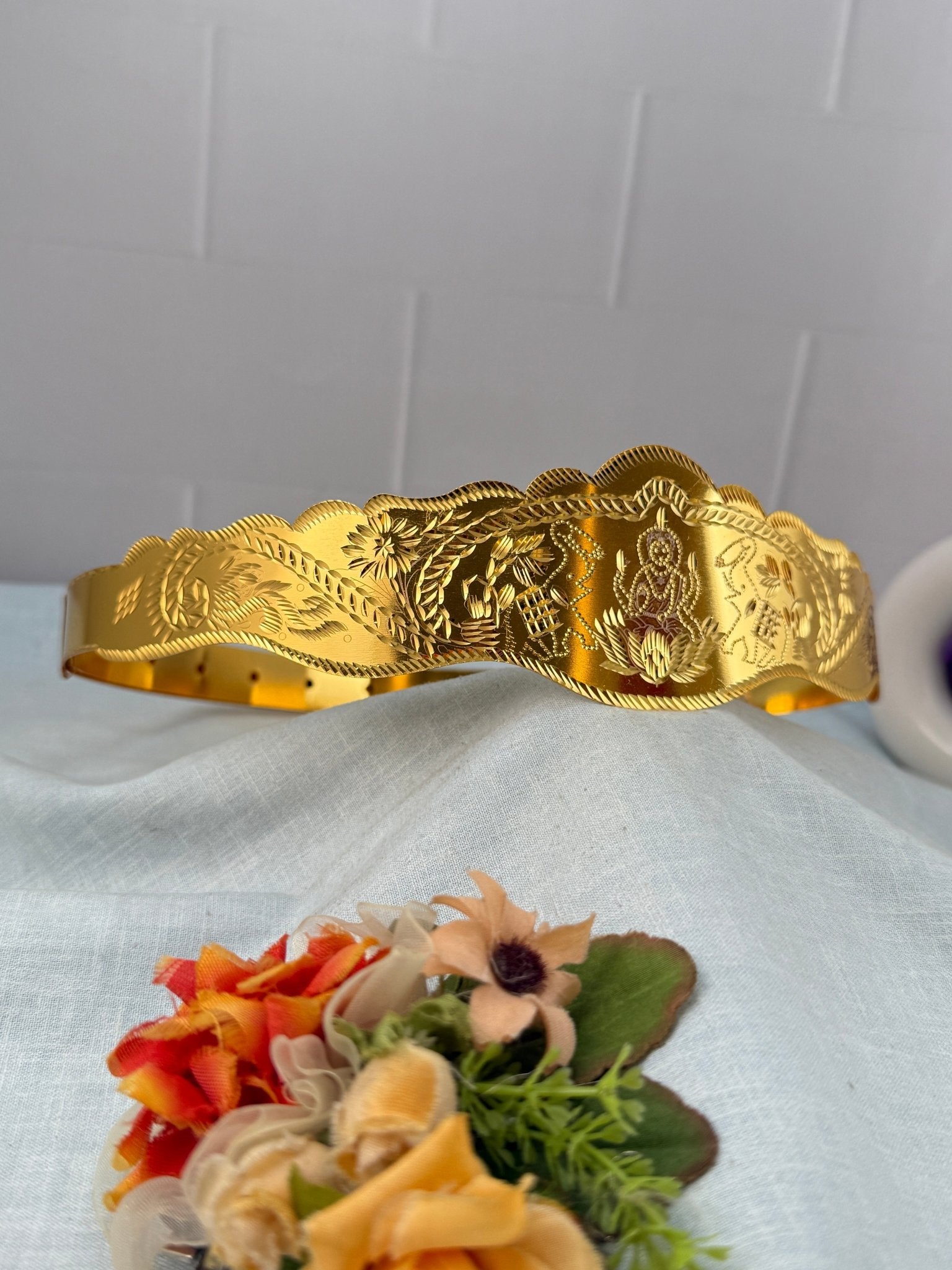 Luxurious Plain Gold Lakshmi Vaddanam Kamarbandh 8059 - Mahilas