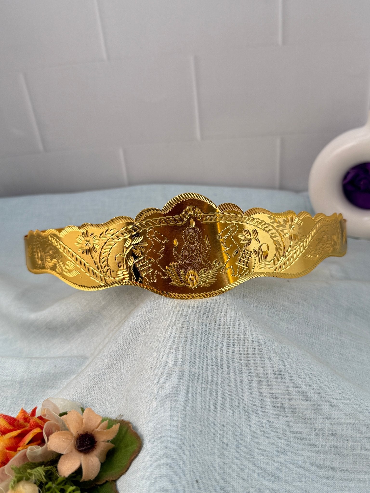 Luxurious Plain Gold Lakshmi Vaddanam Kamarbandh 8059 - Mahilas