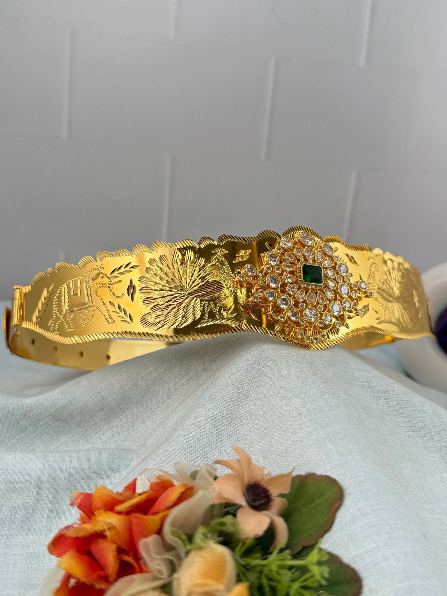 Luxurious Plain Gold Stone Pendant Vaddanam Kamarbandh 8060 - Mahilas