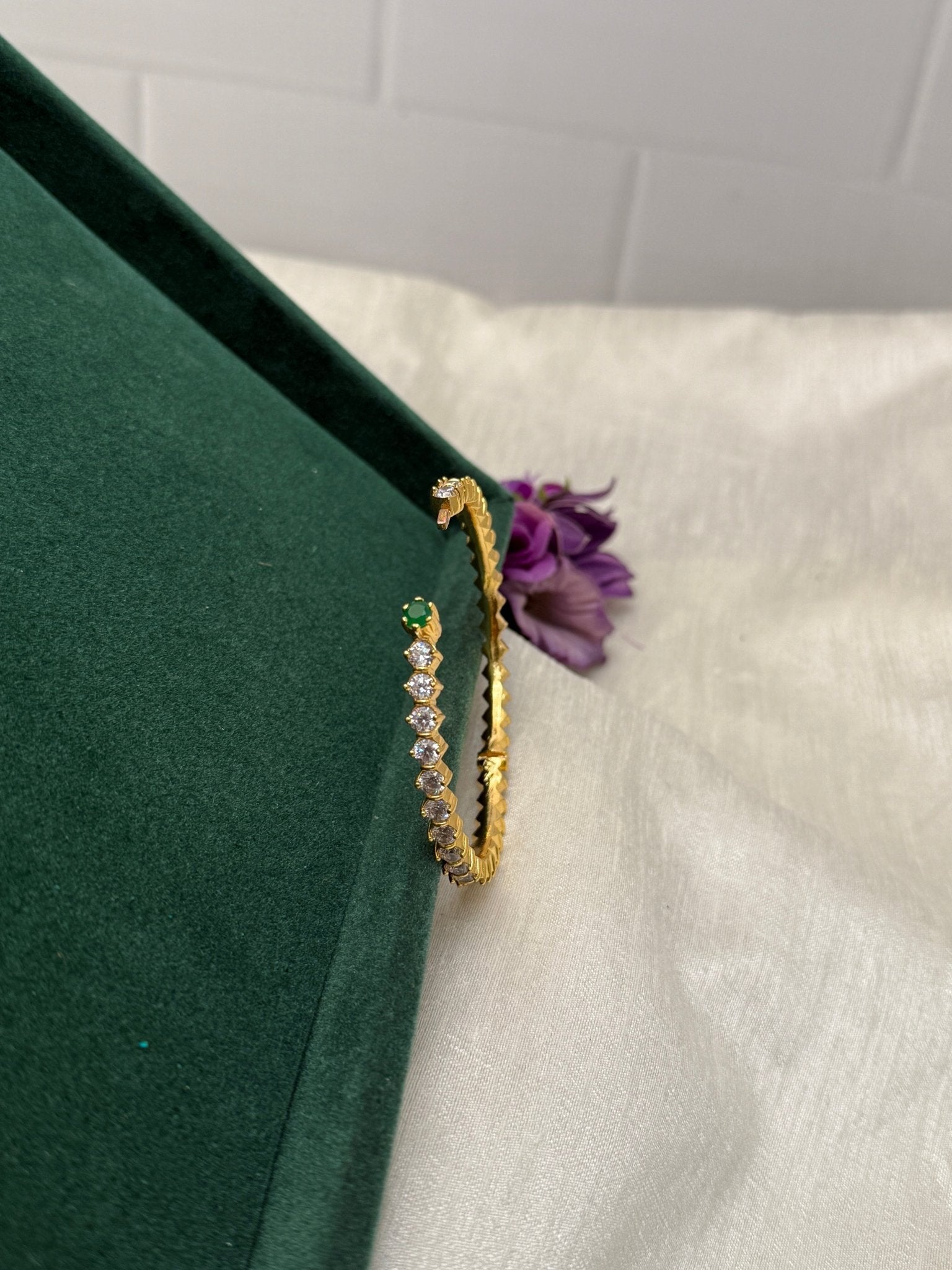 Luxurious Stone Kada Bangles 6954 - Mahilas