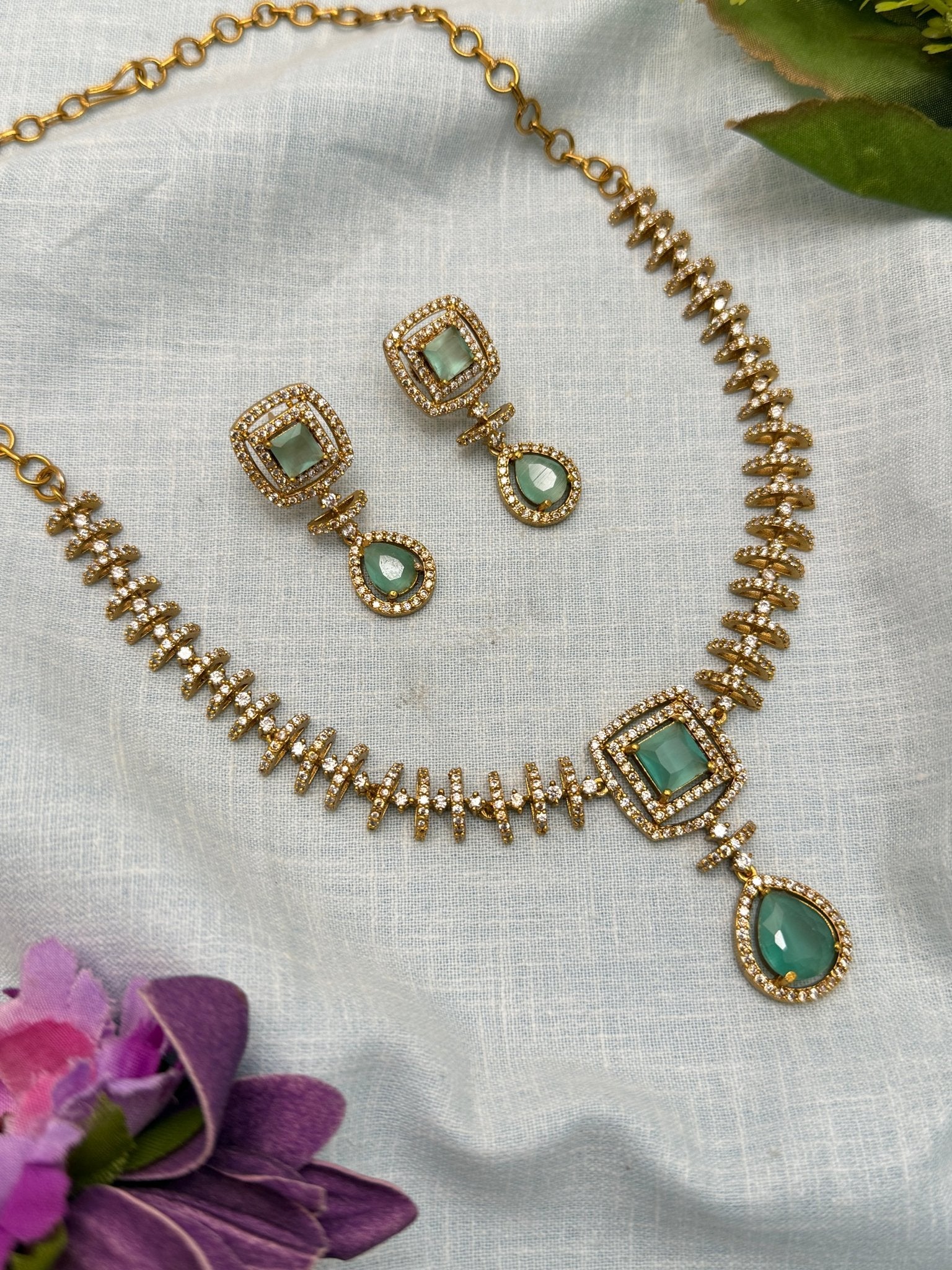 Luxurious Stone Necklace Set 650 - Mahilas