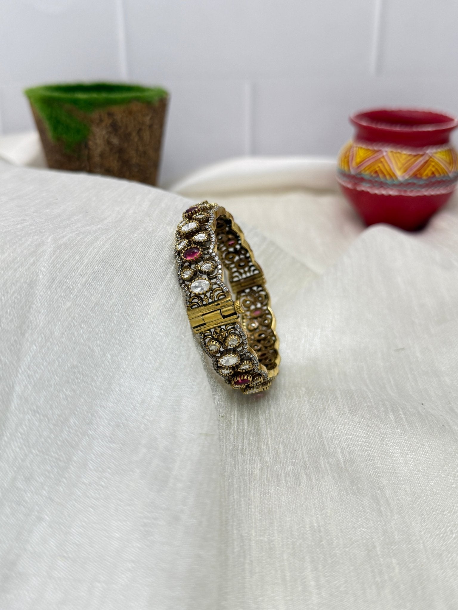 Luxurious Victorian Kundan Kada Bangle 1081 - Mahilas