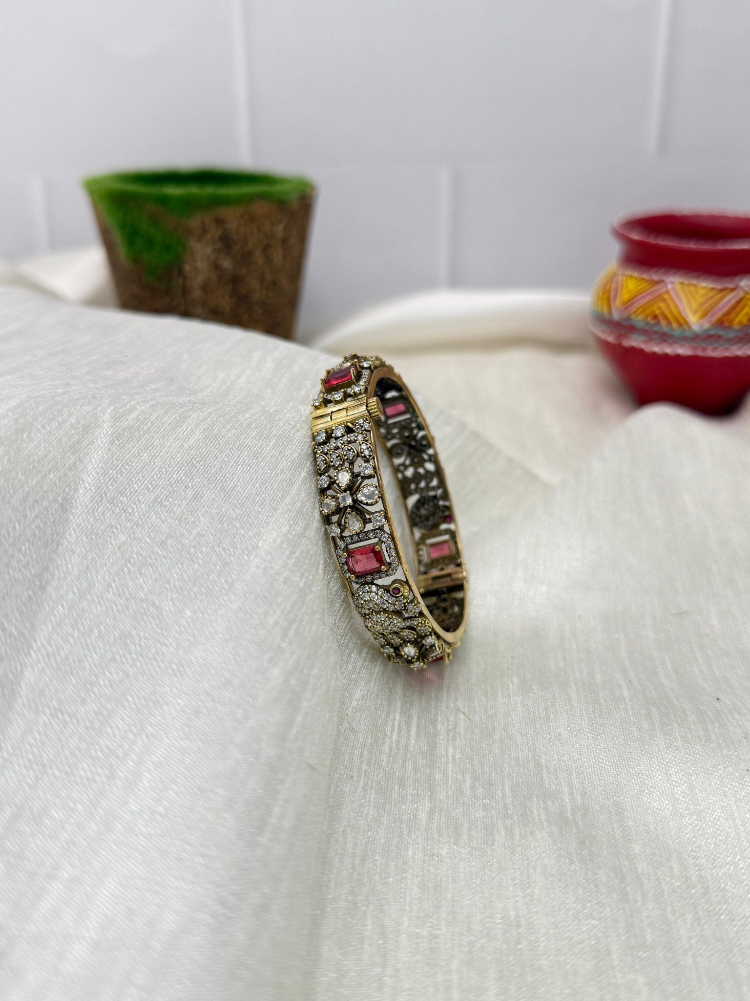 Luxurious Victorian Kundan Kada Bangle 1083 - Mahilas