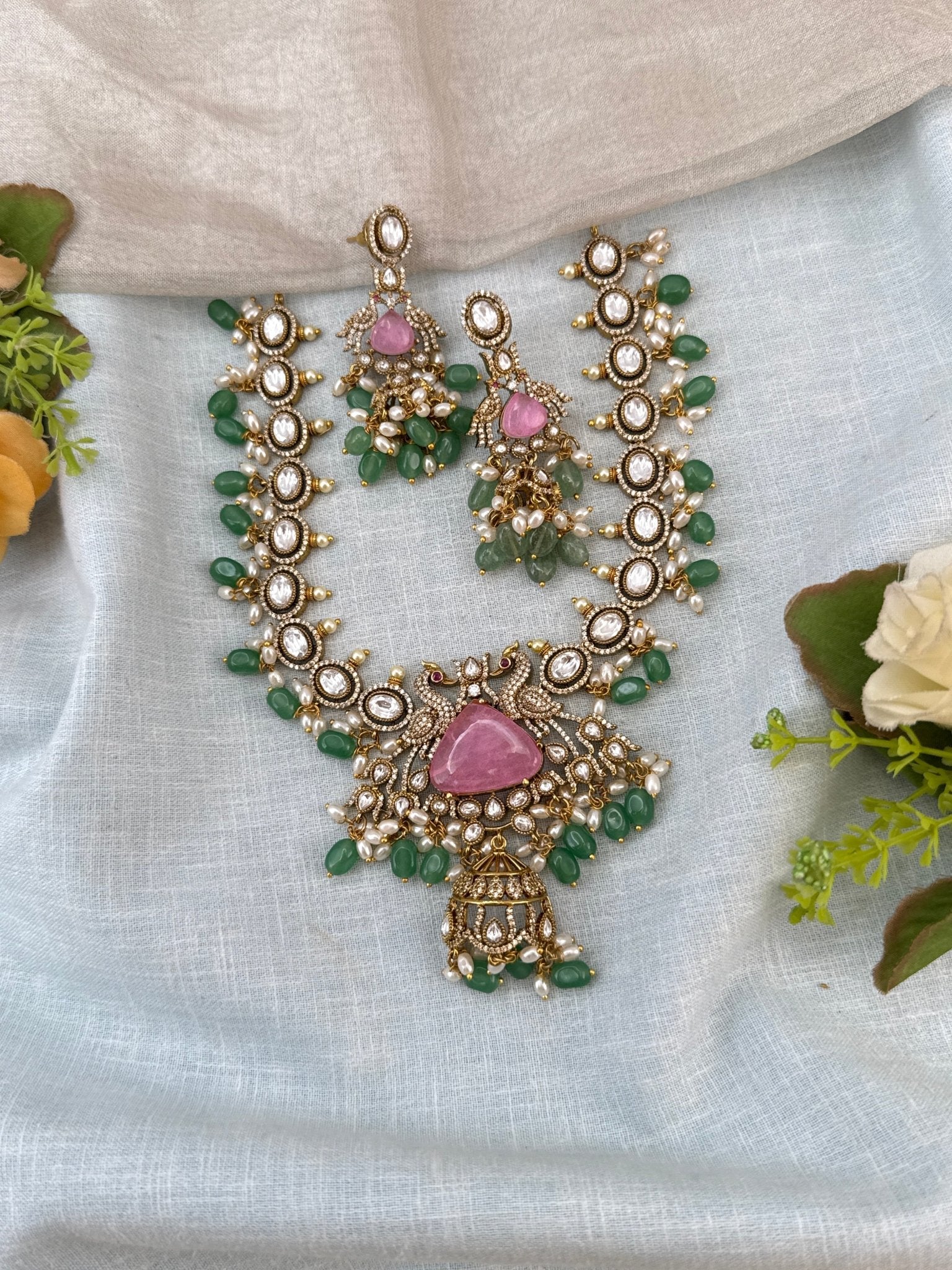 Luxurious Victorian Kundan Stone Pendant Short Necklace Set 750 - Mahilas
