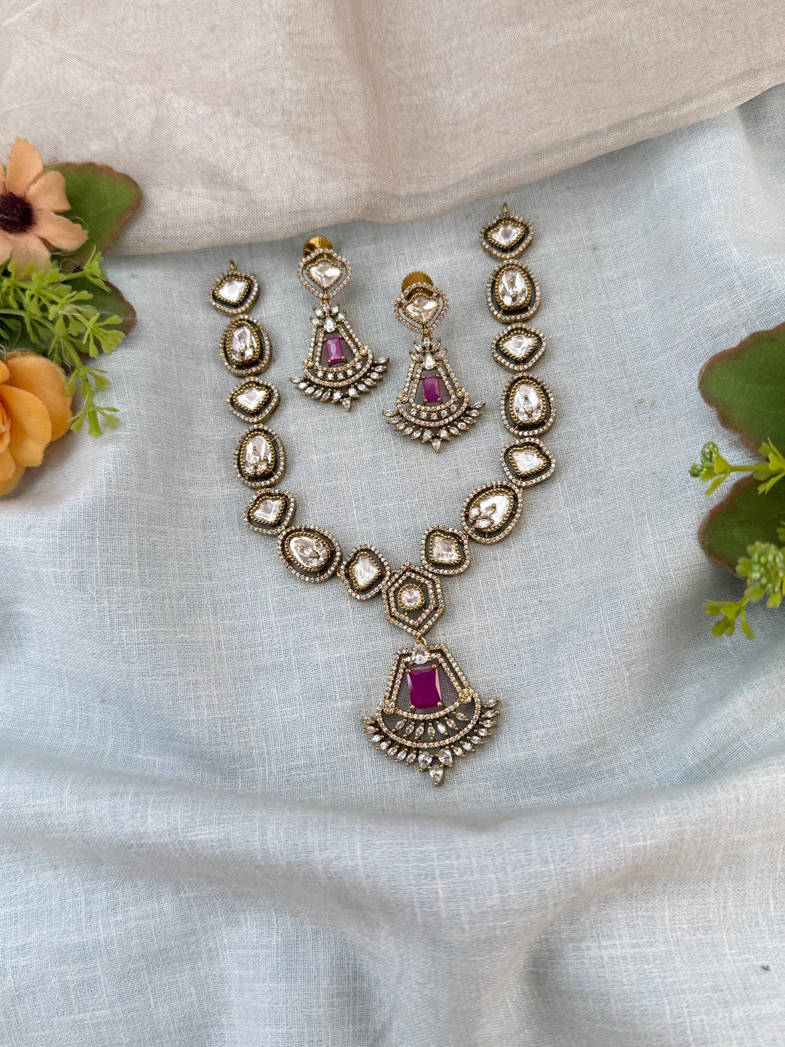 Luxurious Victorian Kundan Stone Pendant Short Necklace Set 759 - Mahilas