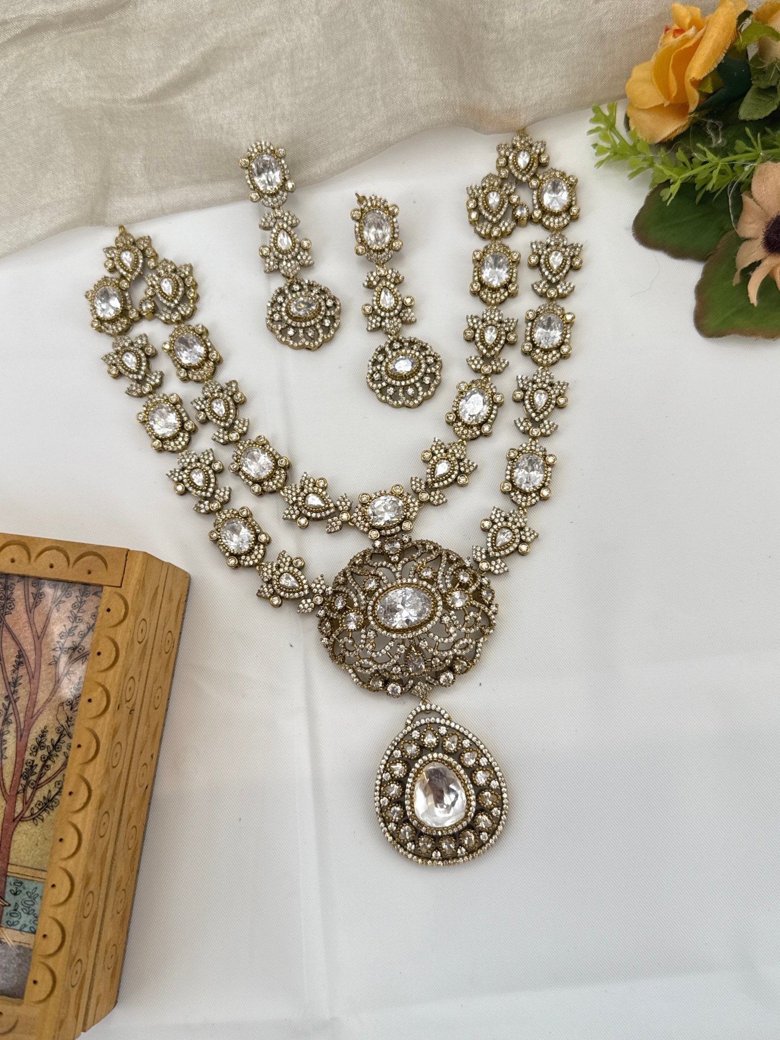 Luxurious Victorian Layer Short Necklace Set 731 - Mahilas