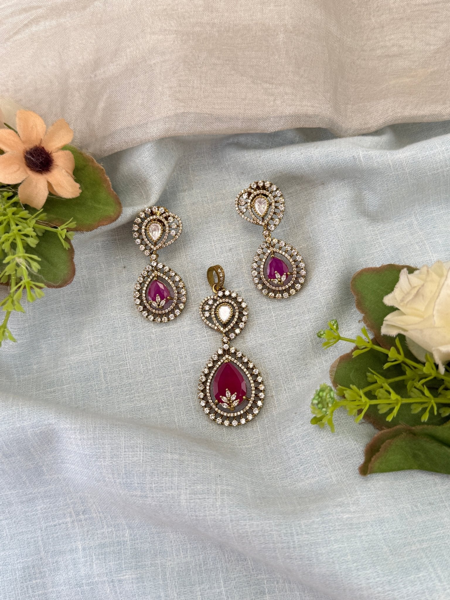 Luxurious Victorian Pendant With Earrings 367 - Mahilas