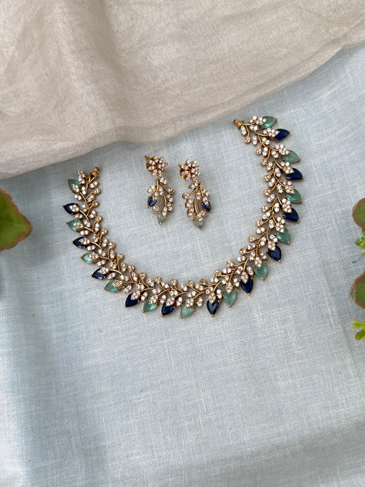 Luxurious Victorian Statement Short Necklace Set 702 - Mahilas